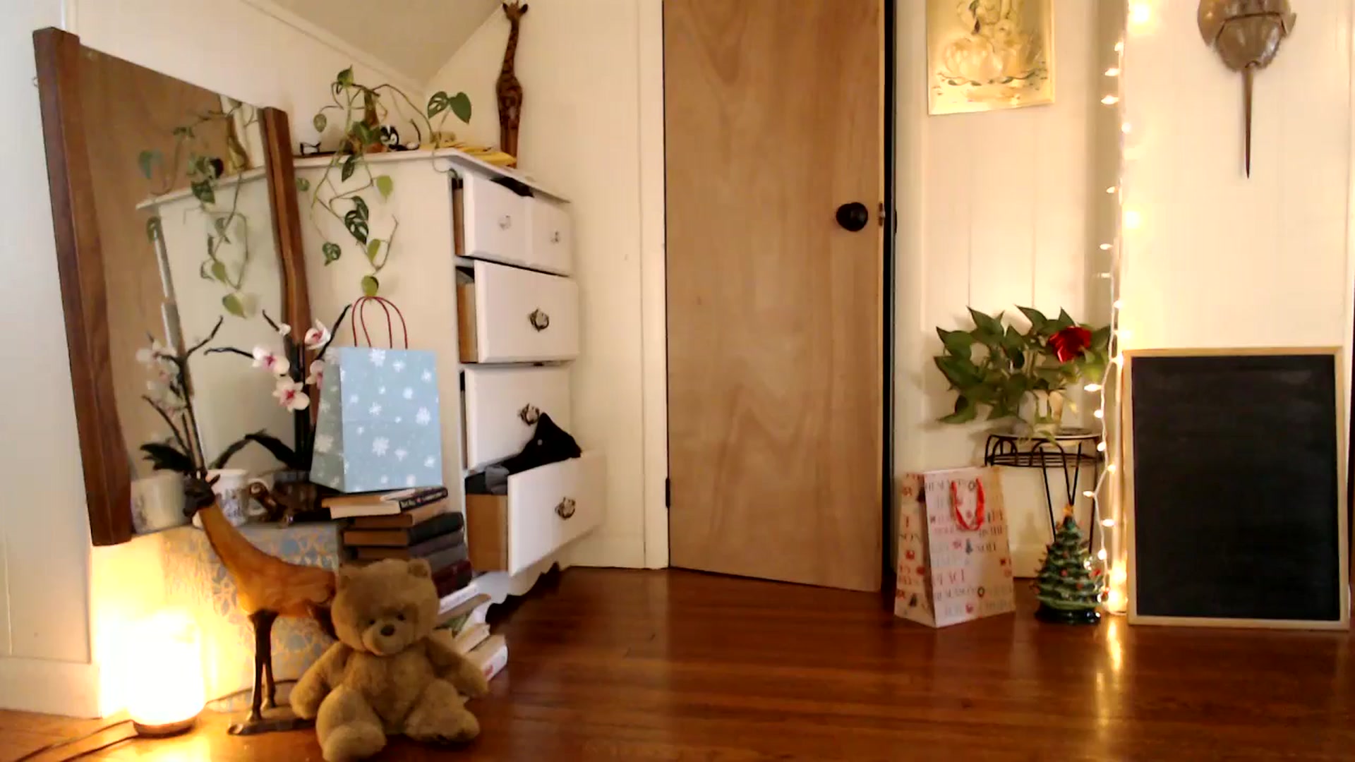 Gallery image thumbnail from WildflowerEm's myfreecams stream on, 12/03/2024, 19:57 image 16 of 20