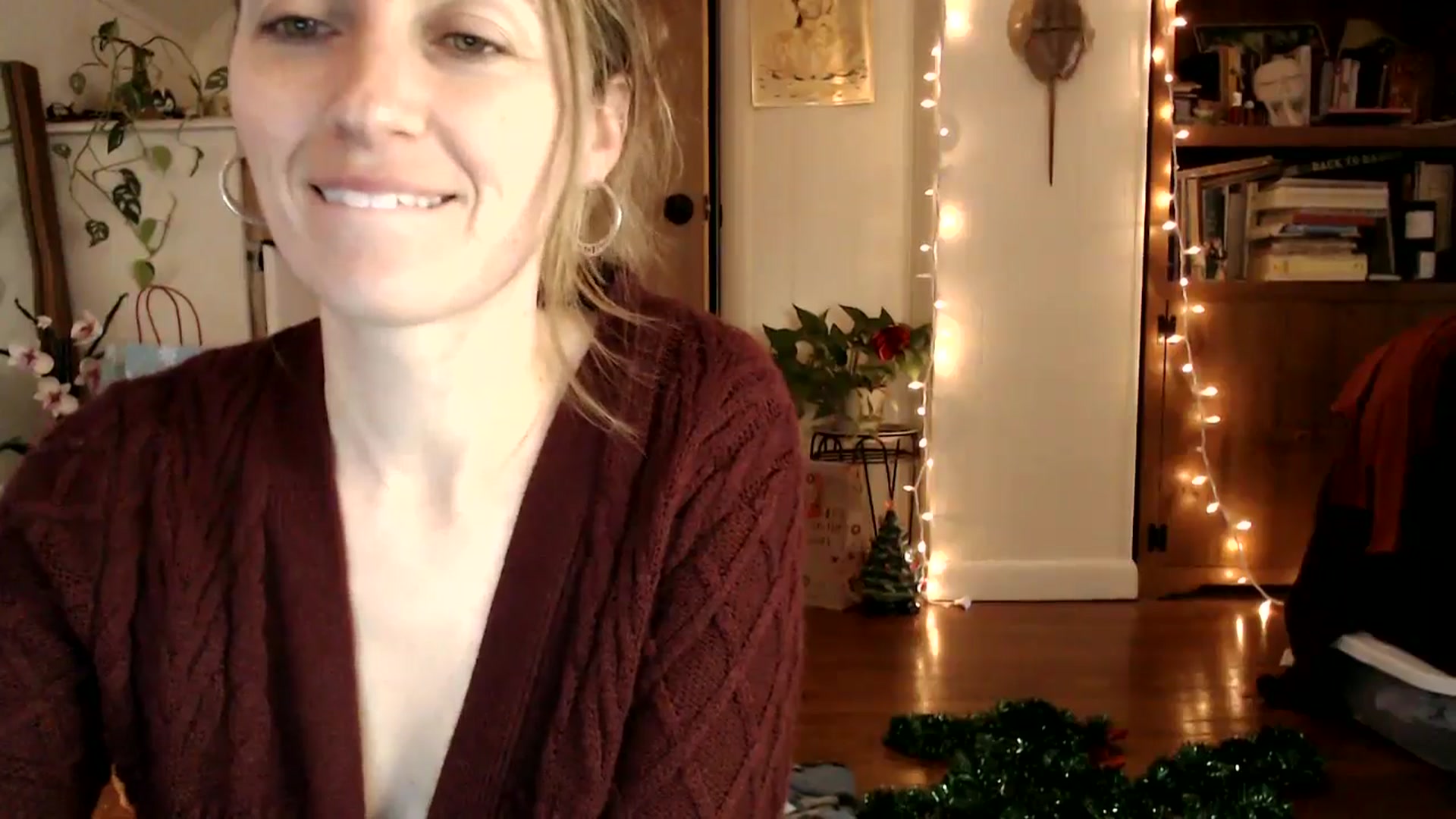 Gallery image thumbnail from WildflowerEm's myfreecams stream on, 12/05/2024, 20:05 image 14 of 20