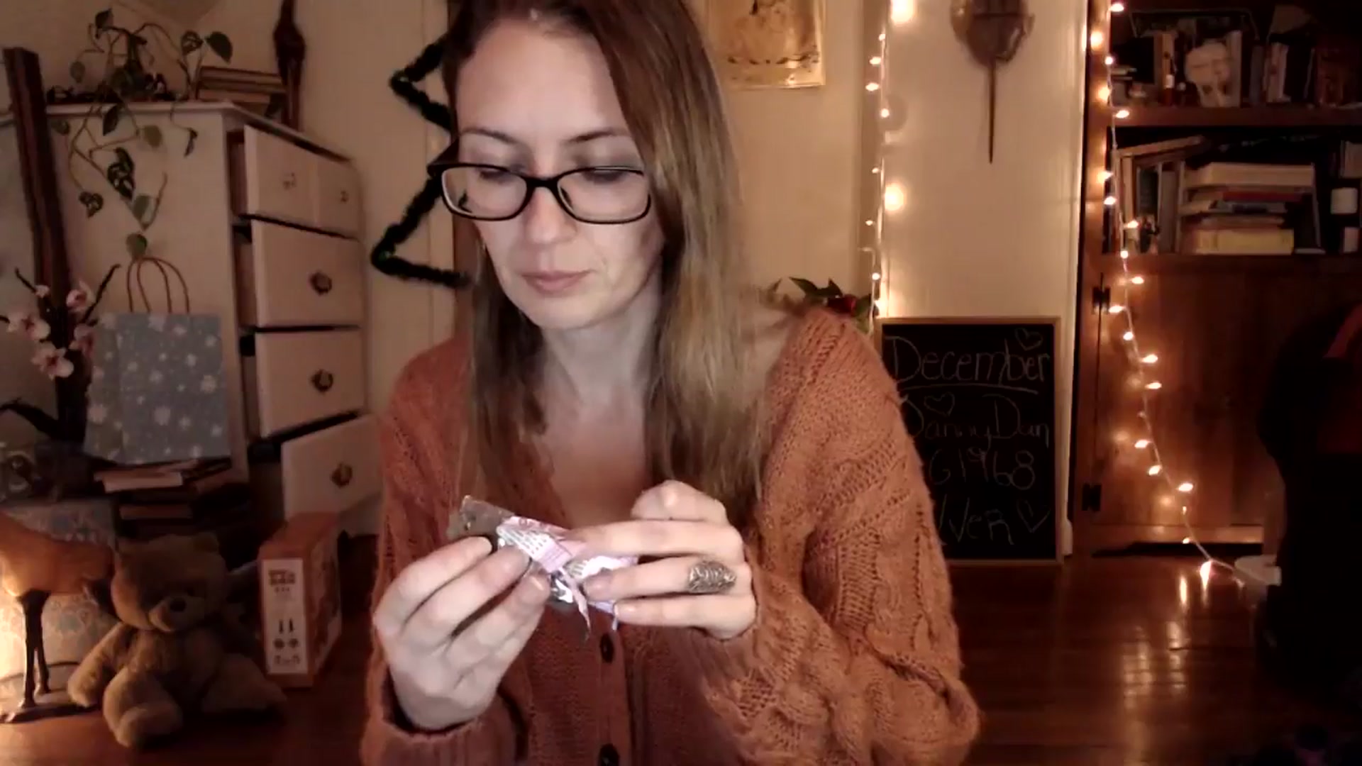 Gallery image thumbnail from WildflowerEm's myfreecams stream on, 12/11/2024, 20:12 image 7 of 20