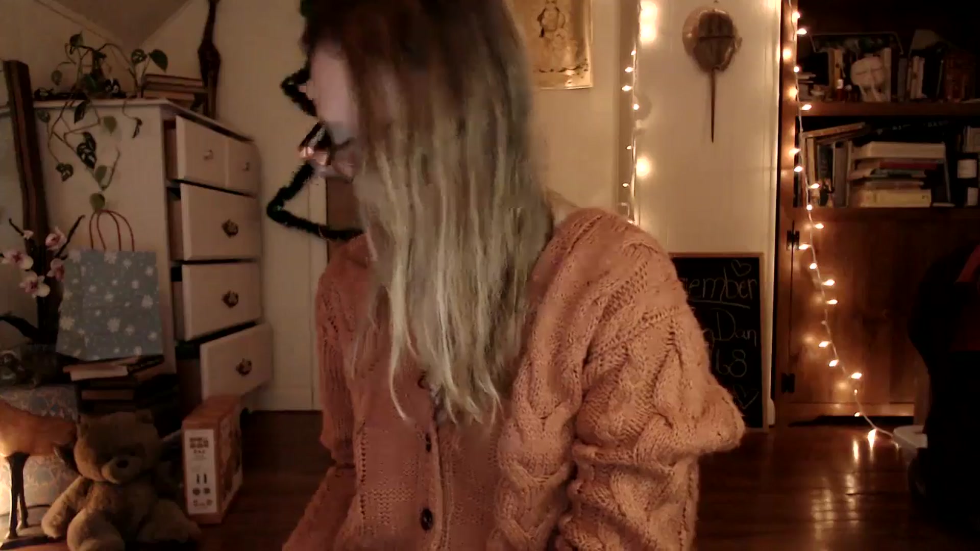 Gallery image thumbnail from WildflowerEm's myfreecams stream on, 12/11/2024, 20:12 image 8 of 20