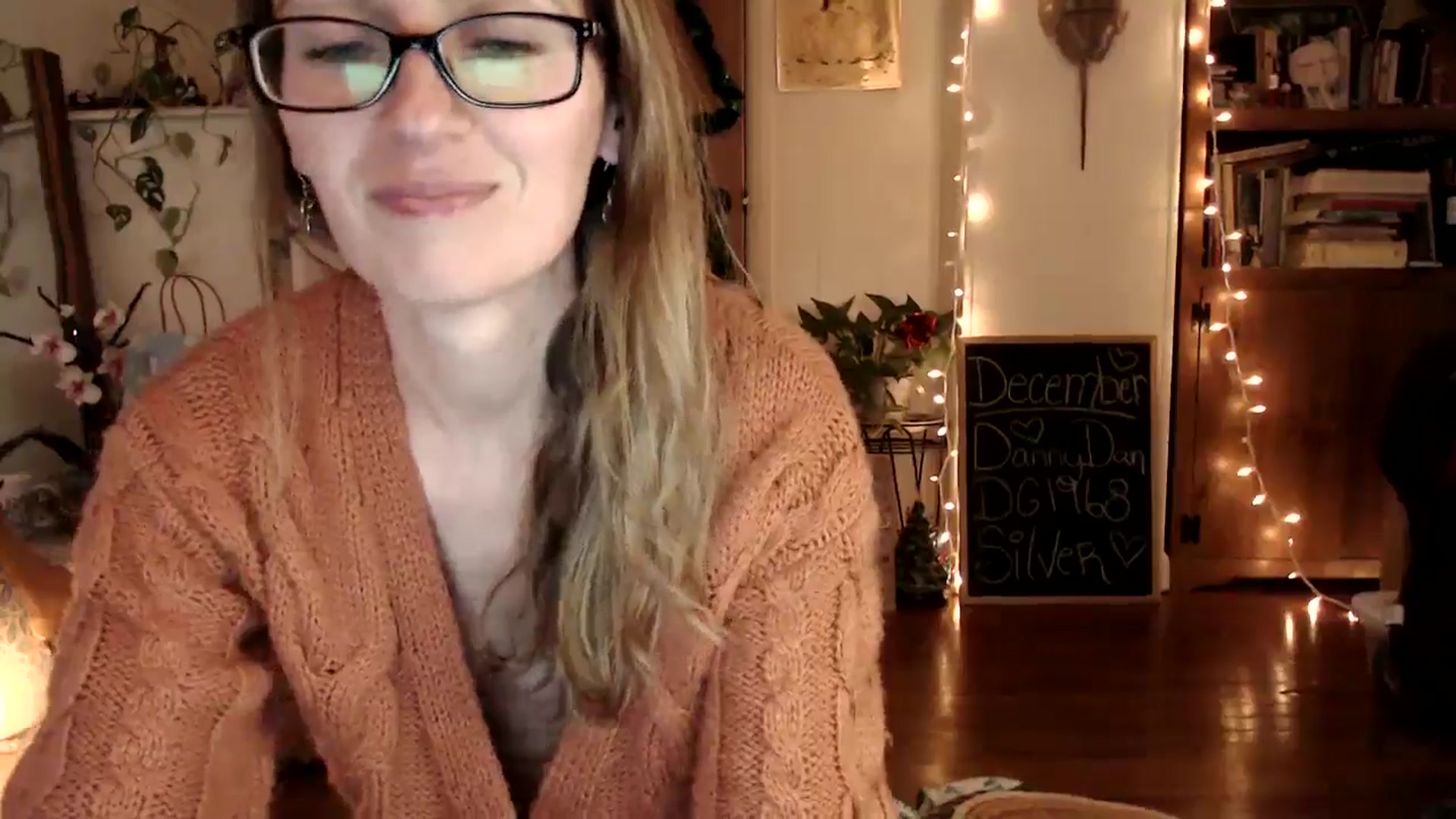 Gallery image thumbnail from WildflowerEm's myfreecams stream on, 12/11/2024, 20:12 image 19 of 20