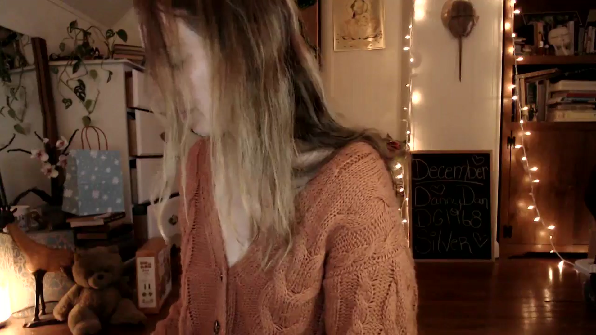 Gallery image thumbnail from WildflowerEm's myfreecams stream on, 12/11/2024, 20:12 image 5 of 20