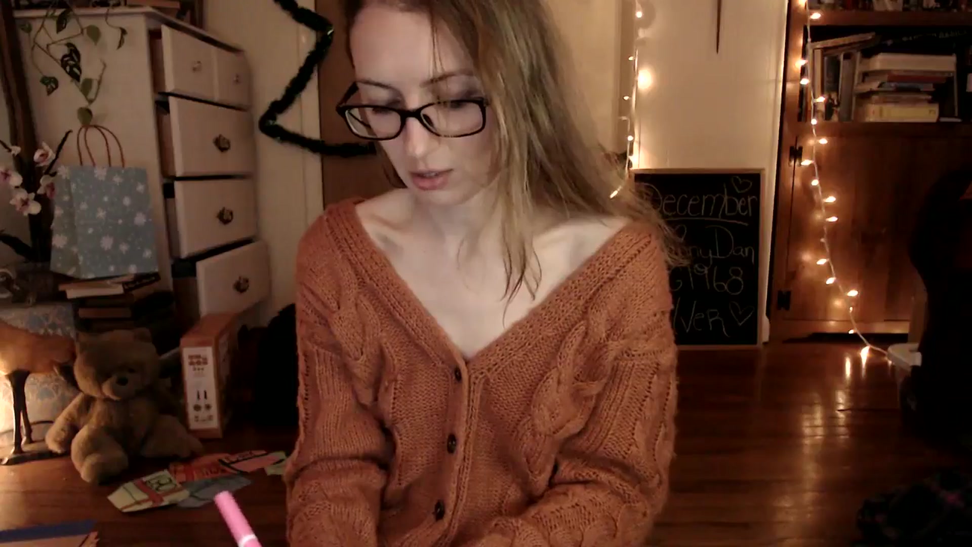 Gallery image thumbnail from WildflowerEm's myfreecams stream on, 12/11/2024, 20:12 image 11 of 20