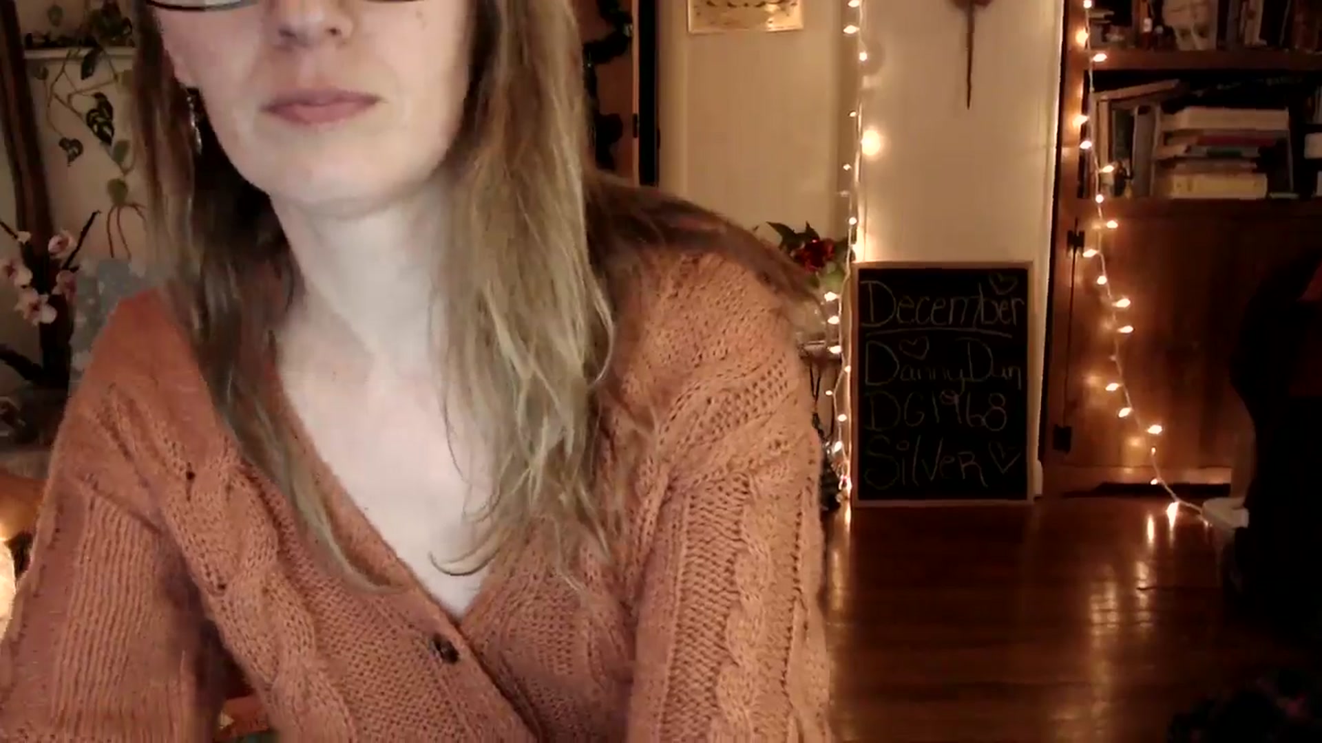 Gallery image thumbnail from WildflowerEm's myfreecams stream on, 12/11/2024, 20:12 image 13 of 20