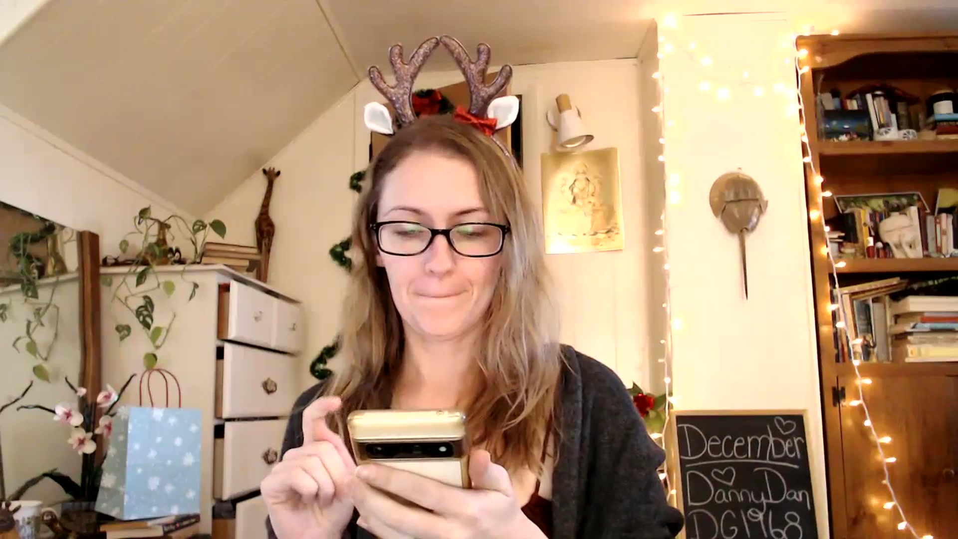 Gallery image thumbnail from WildflowerEm's myfreecams stream on, 12/12/2024, 20:14 image 11 of 20