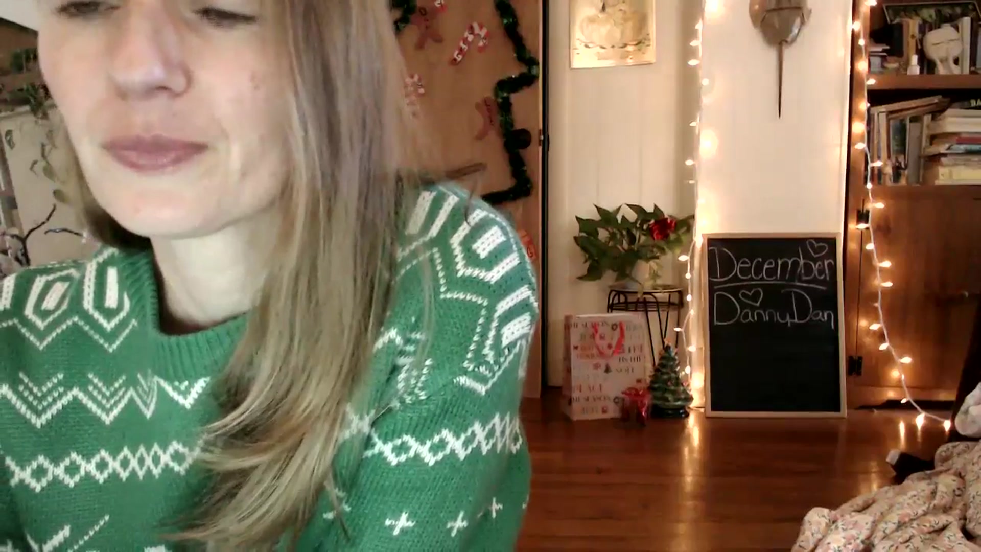 Gallery image thumbnail from WildflowerEm's myfreecams stream on, 12/19/2024, 18:26 image 3 of 20