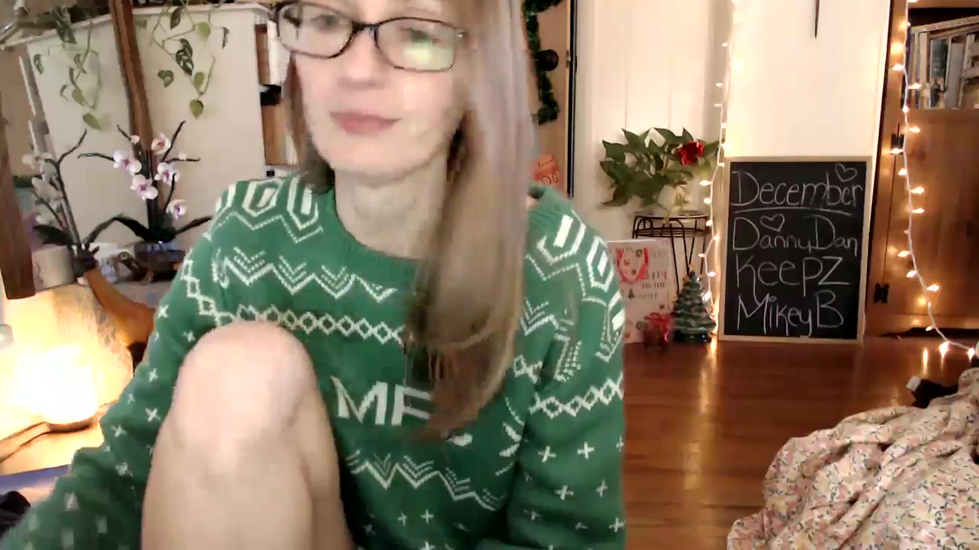 Gallery image thumbnail from WildflowerEm's myfreecams stream on, 12/19/2024, 18:39 image 14 of 20