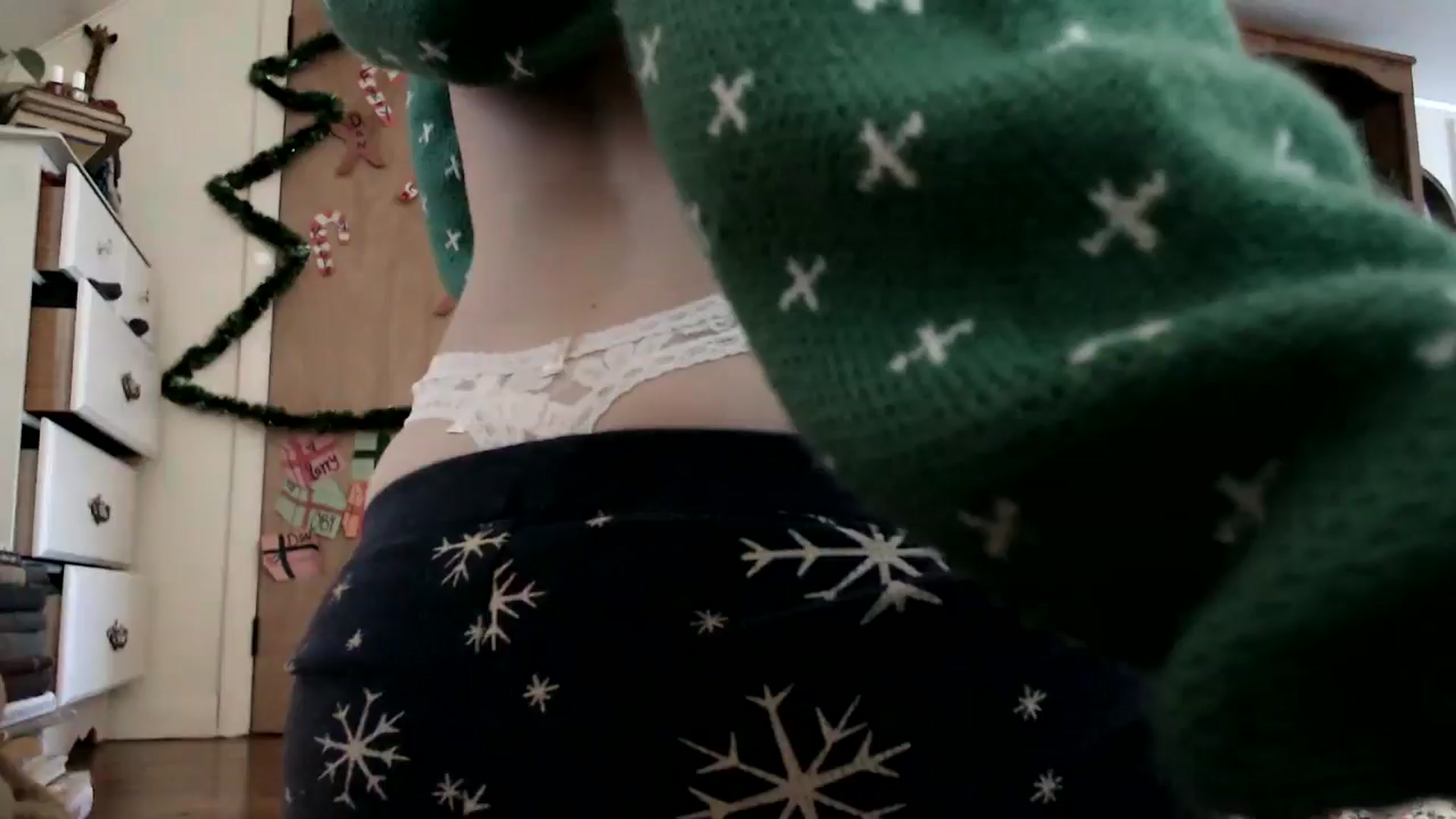 Gallery image thumbnail from WildflowerEm's myfreecams stream on, 12/19/2024, 18:39 image 1 of 20