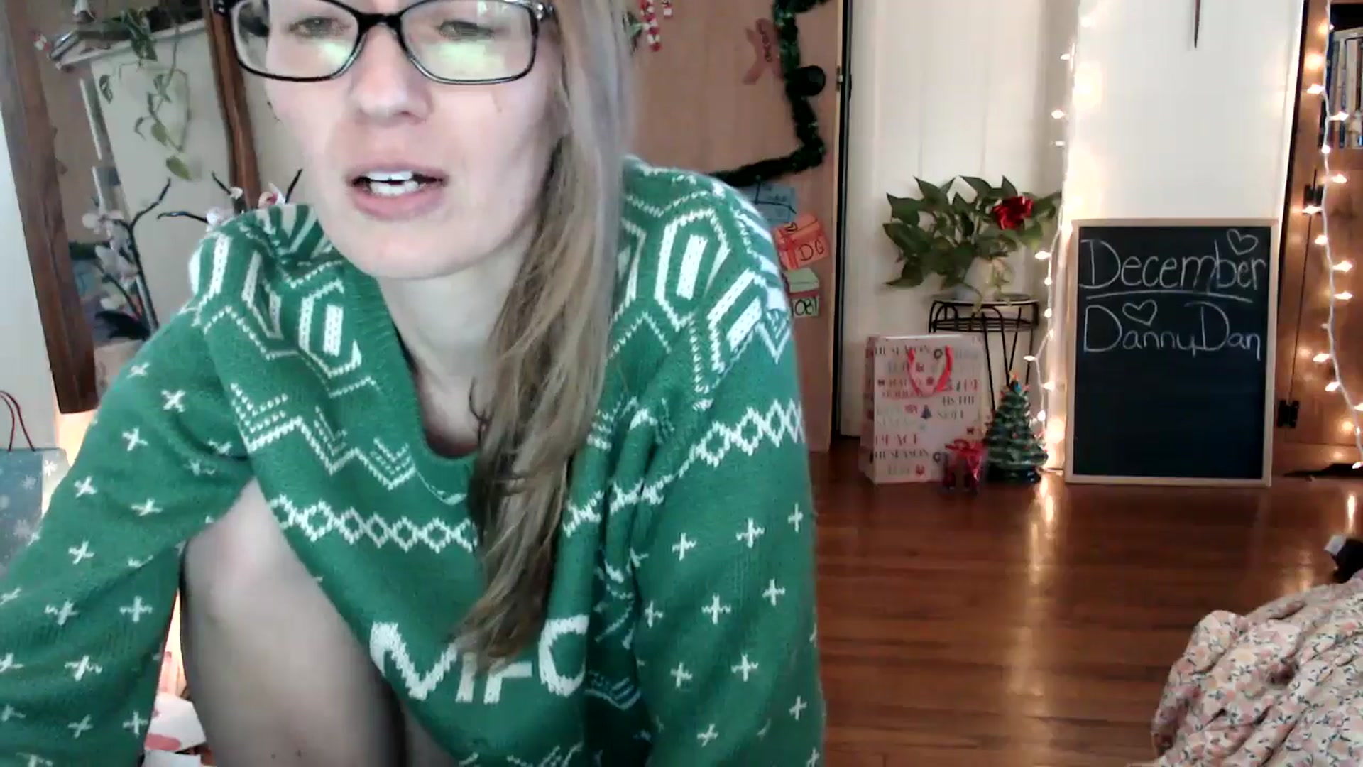 Gallery image thumbnail from WildflowerEm's myfreecams stream on, 12/19/2024, 18:39 image 8 of 20