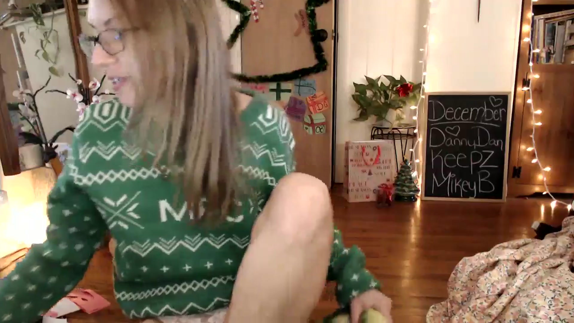 Gallery image thumbnail from WildflowerEm's myfreecams stream on, 12/19/2024, 18:39 image 12 of 20