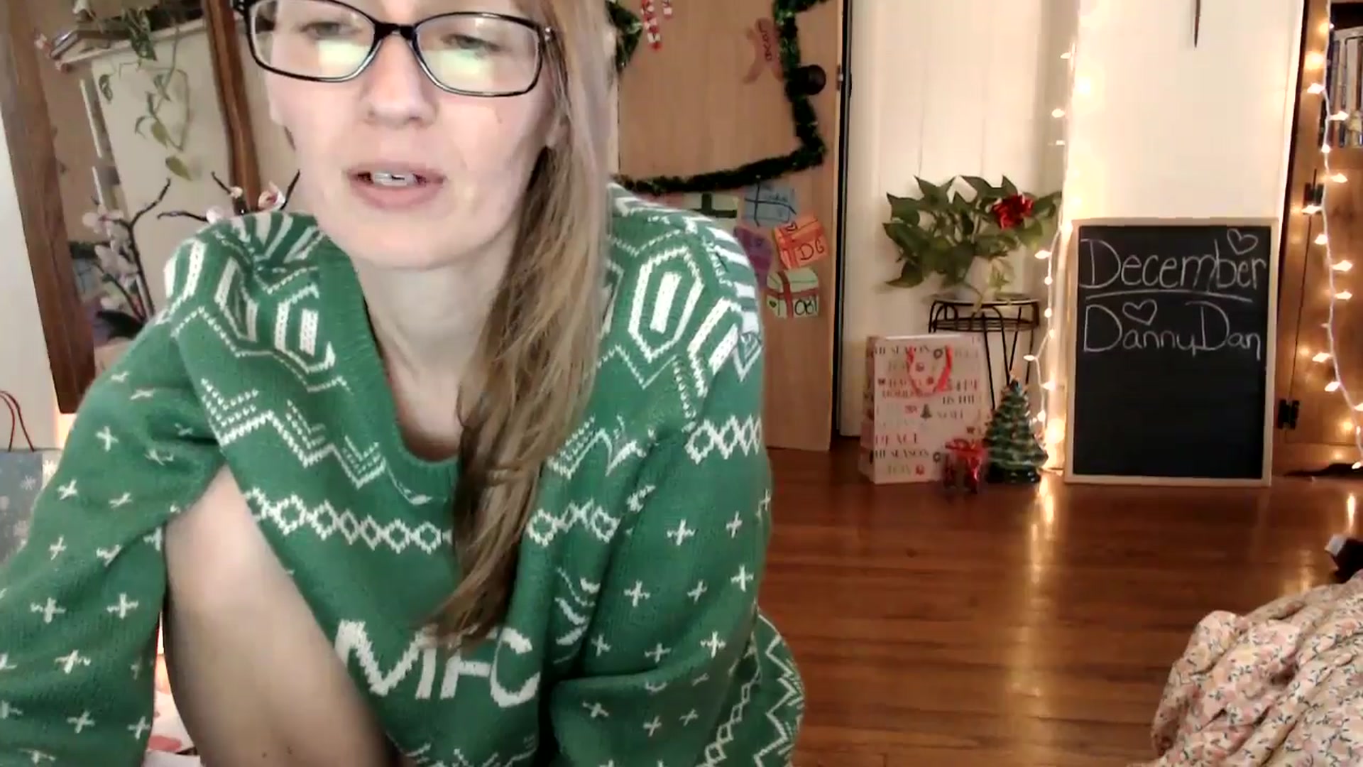Gallery image thumbnail from WildflowerEm's myfreecams stream on, 12/19/2024, 18:39 image 9 of 20