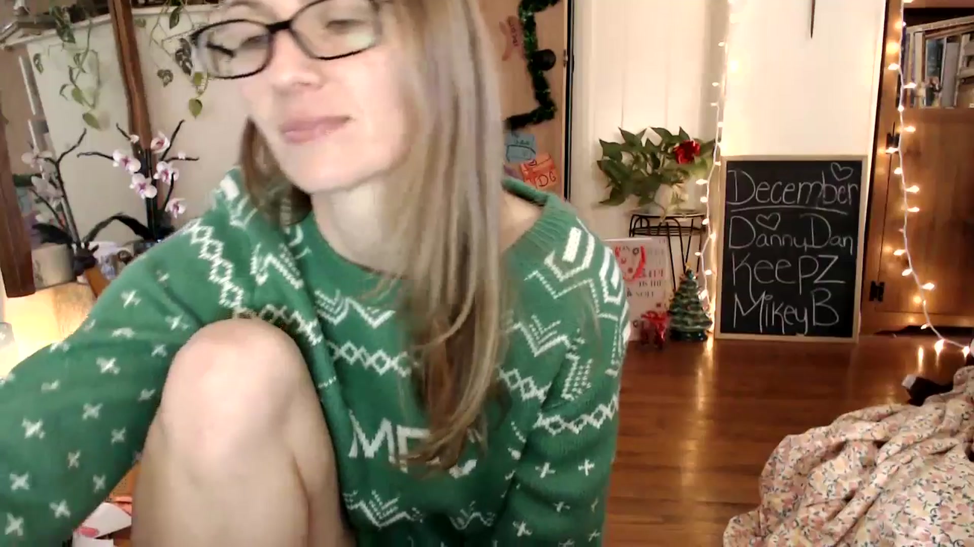 Gallery image thumbnail from WildflowerEm's myfreecams stream on, 12/19/2024, 18:39 image 13 of 20
