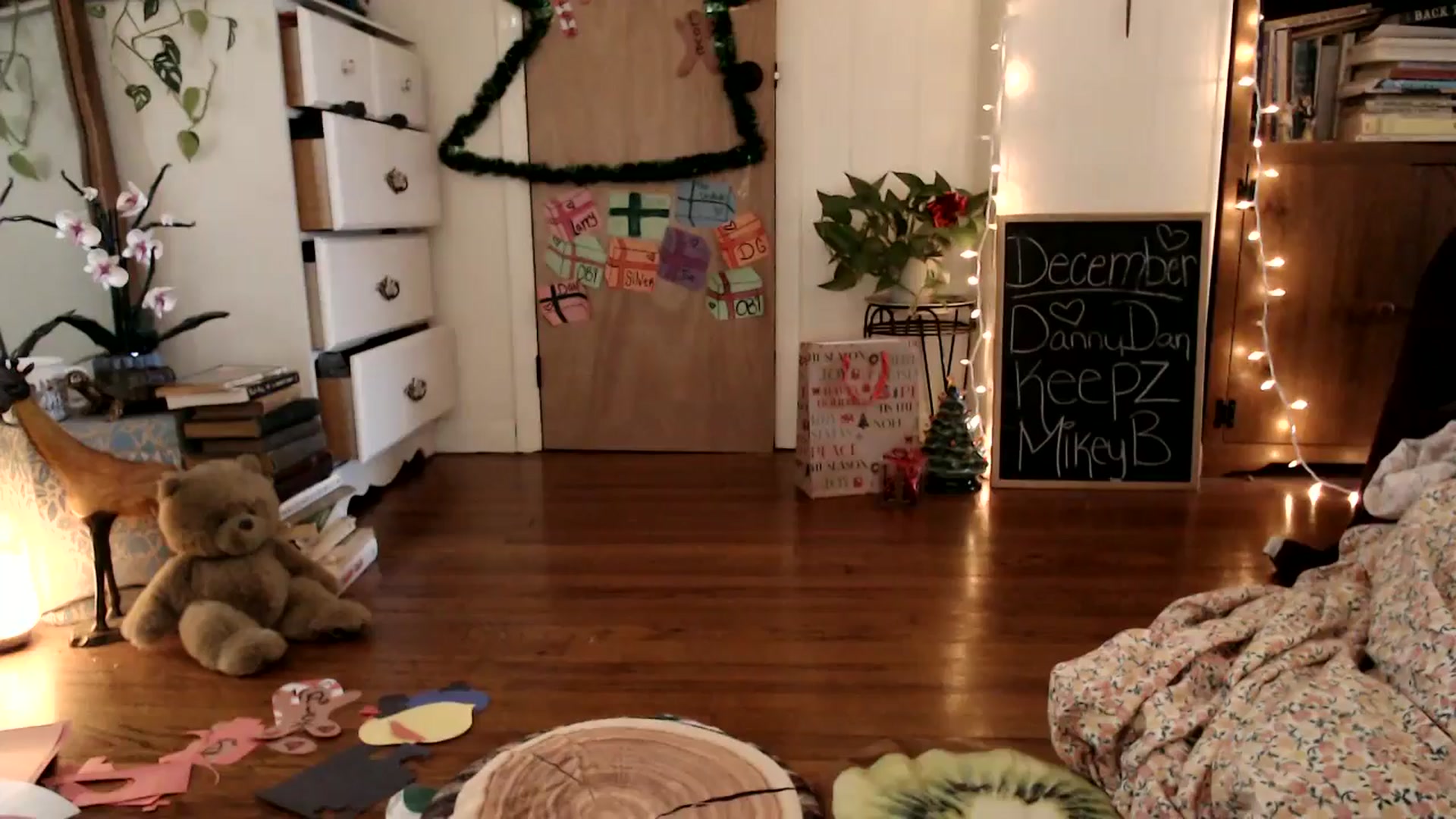 Gallery image thumbnail from WildflowerEm's myfreecams stream on, 12/19/2024, 20:12 image 9 of 20