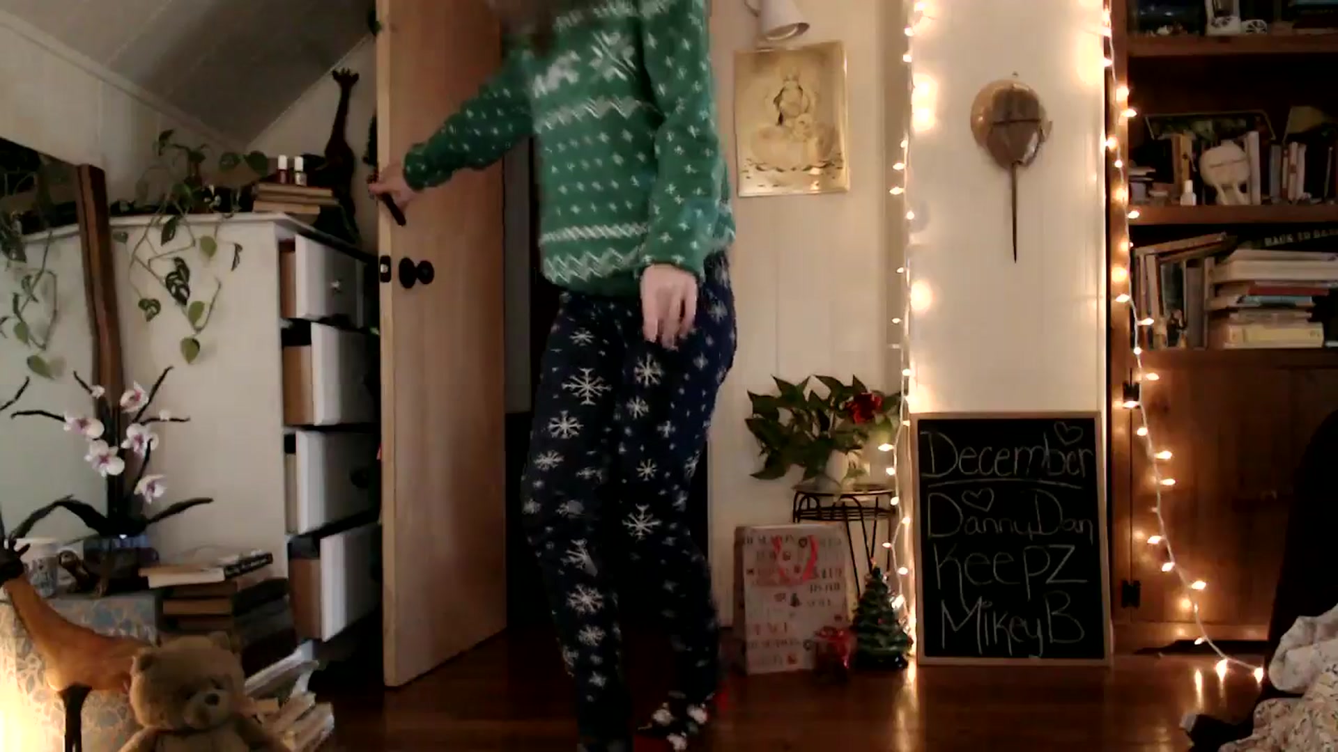 Gallery image thumbnail from WildflowerEm's myfreecams stream on, 12/19/2024, 20:12 image 17 of 20