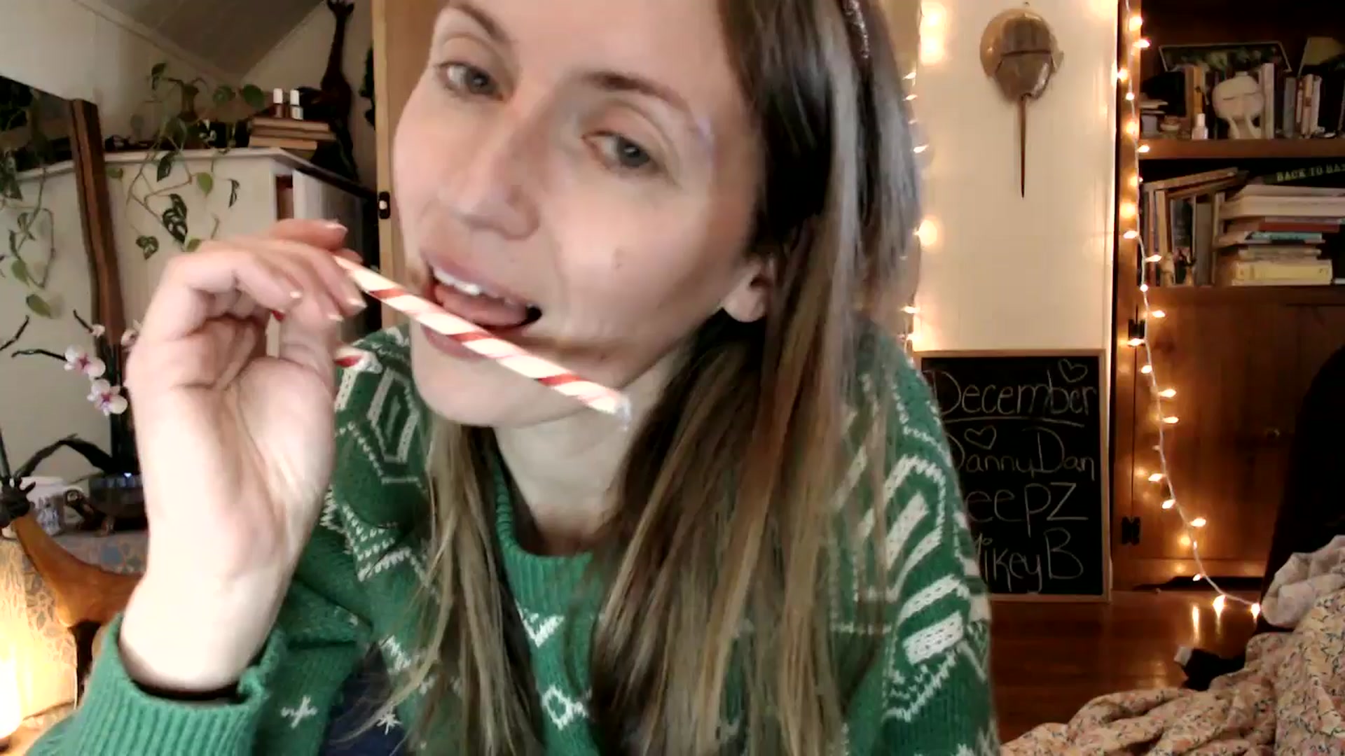 Gallery image thumbnail from WildflowerEm's myfreecams stream on, 12/19/2024, 20:12 image 14 of 20