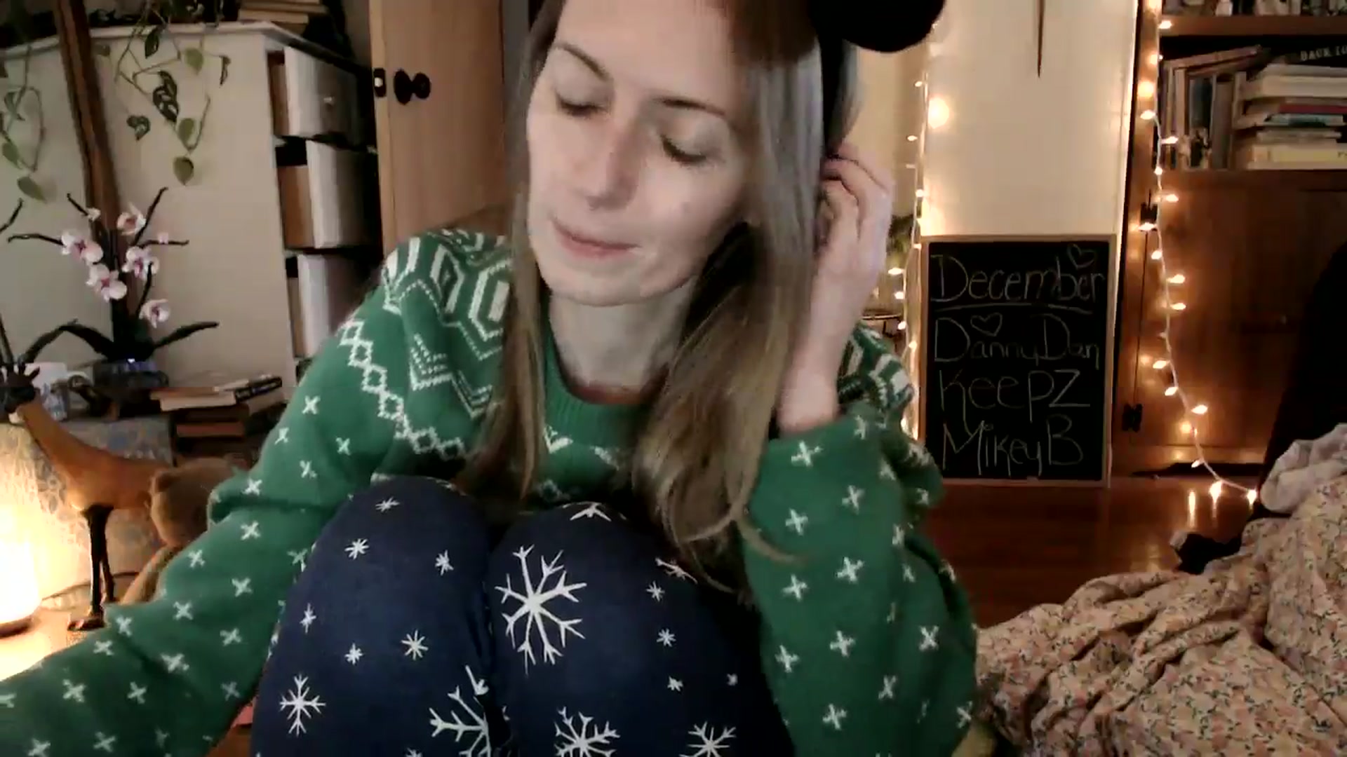 Gallery image thumbnail from WildflowerEm's myfreecams stream on, 12/19/2024, 20:12 image 15 of 20