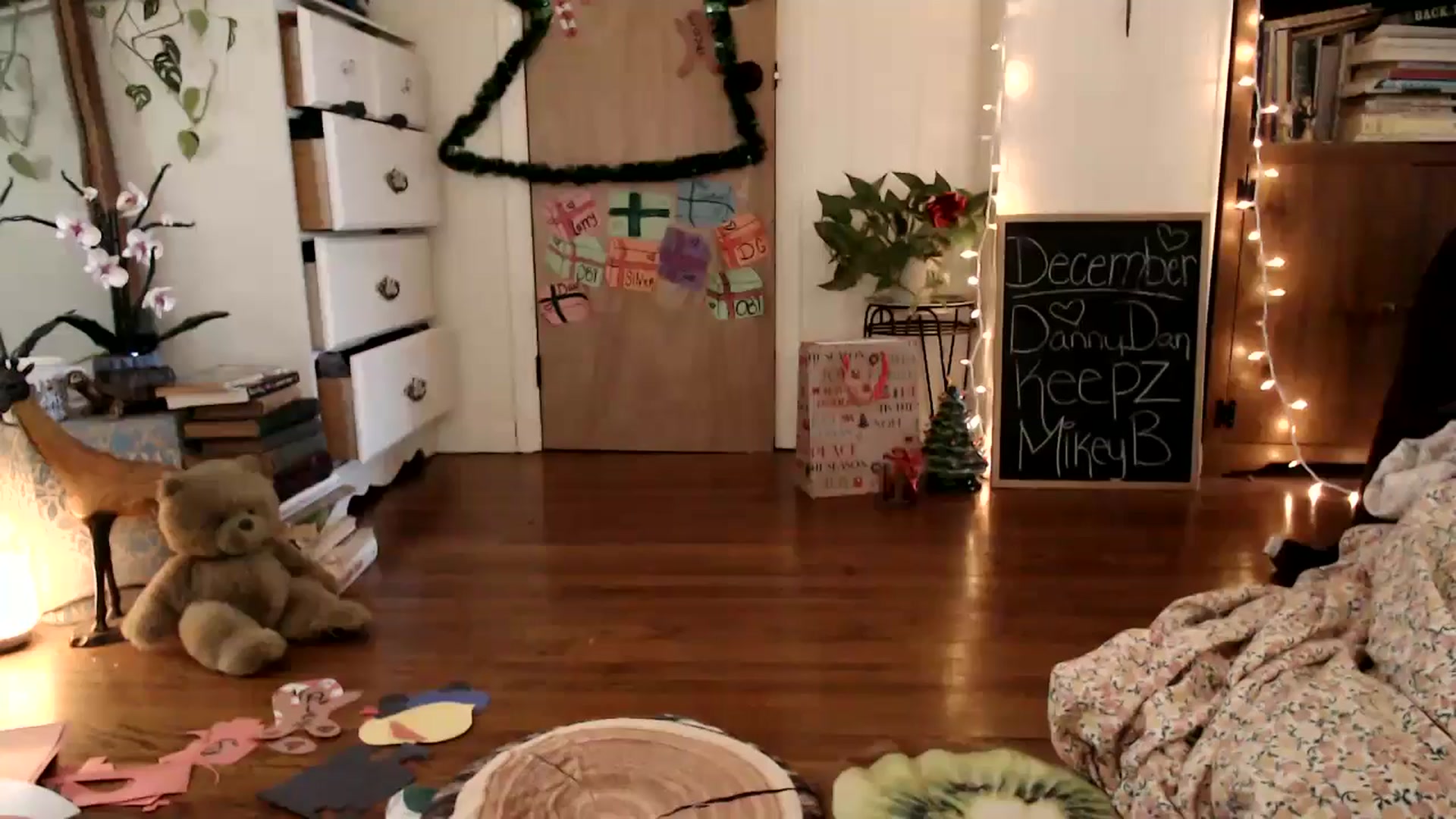 Gallery image thumbnail from WildflowerEm's myfreecams stream on, 12/19/2024, 20:12 image 8 of 20
