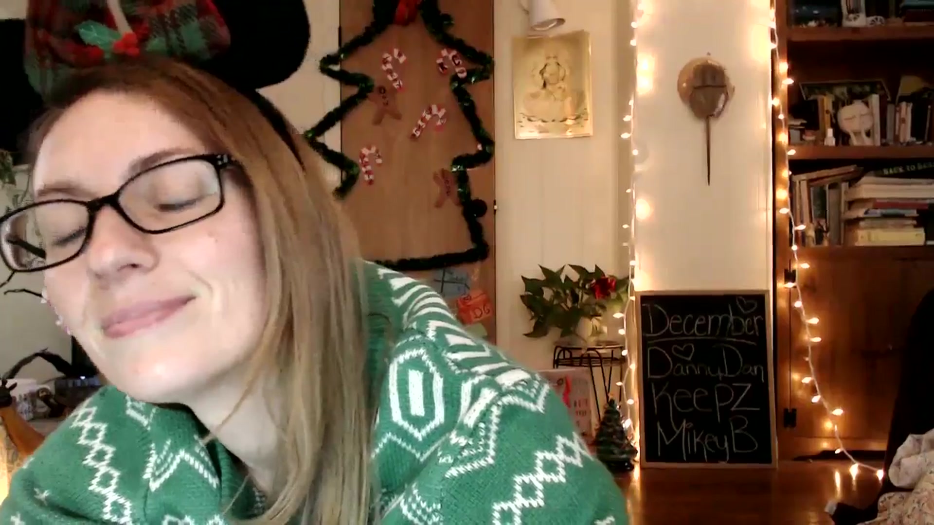 Gallery image thumbnail from WildflowerEm's myfreecams stream on, 12/19/2024, 20:12 image 19 of 20