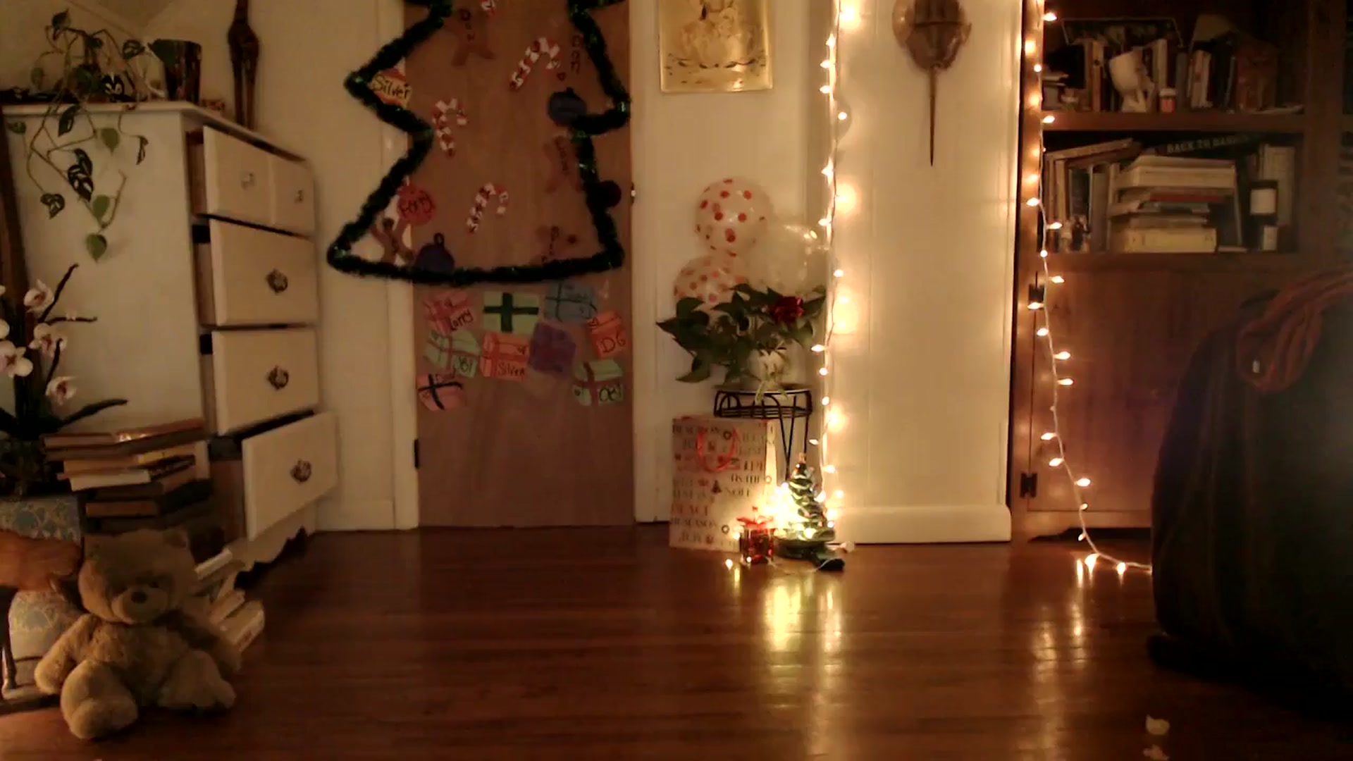 Gallery image thumbnail from WildflowerEm's myfreecams stream on, 12/22/2024, 22:48 image 12 of 20