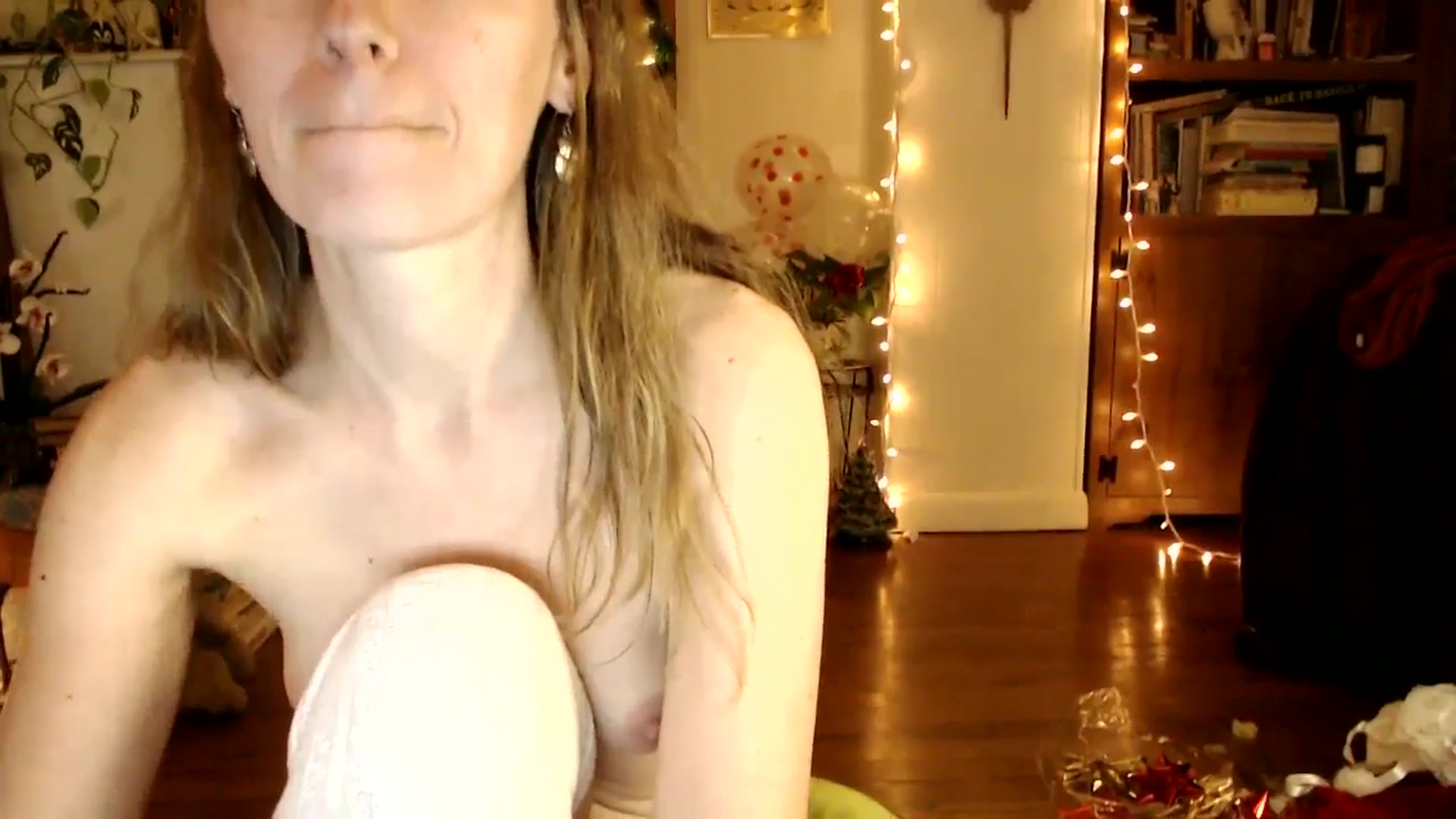 Gallery image thumbnail from WildflowerEm's myfreecams stream on, 12/22/2024, 22:48 image 18 of 20