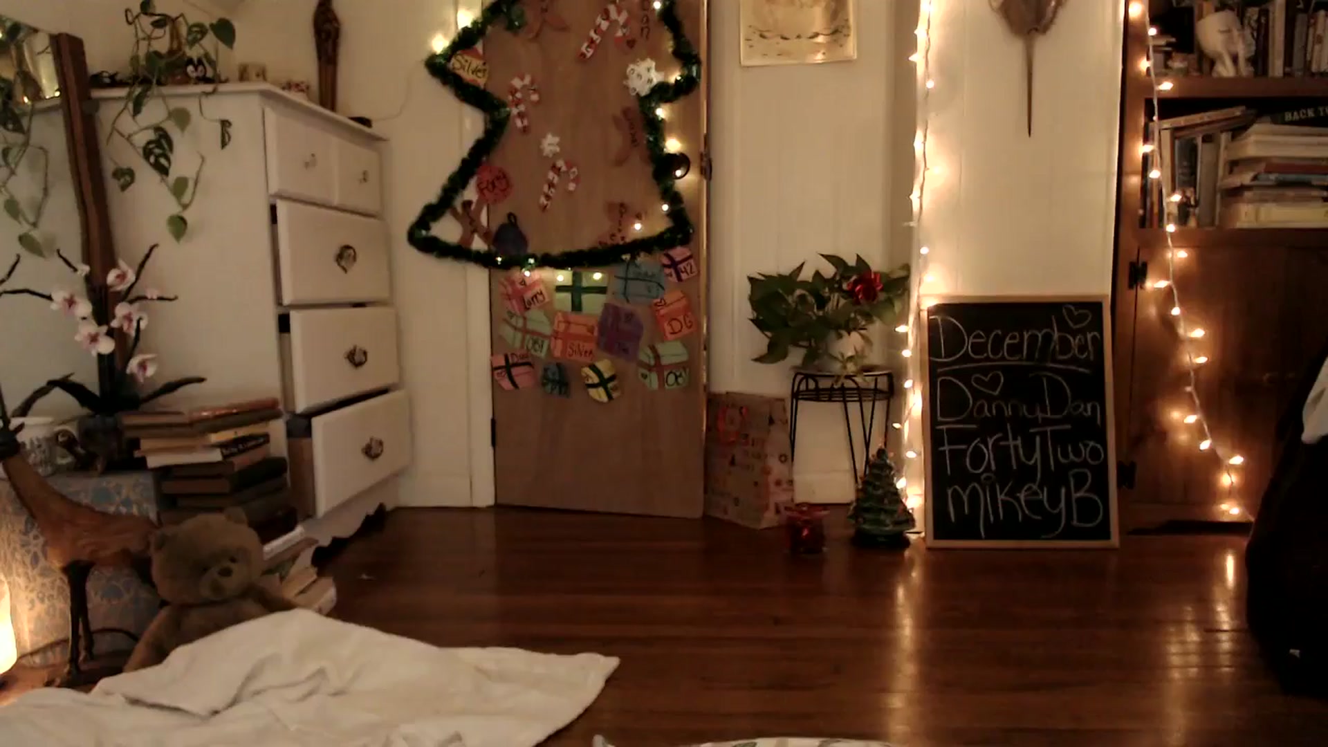 Gallery image thumbnail from WildflowerEm's myfreecams stream on, 12/27/2024, 21:34 image 11 of 20