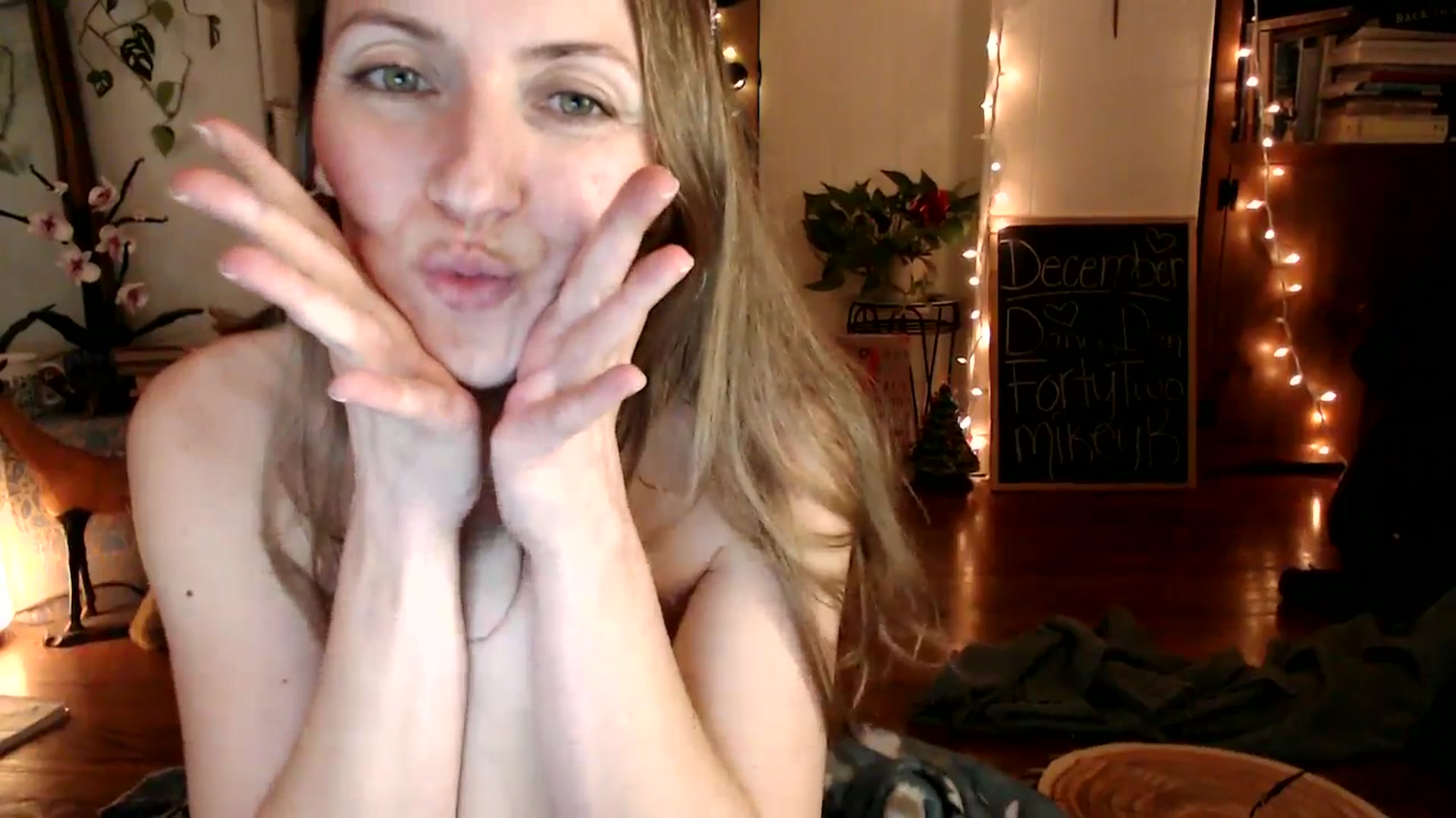 Gallery image thumbnail from WildflowerEm's myfreecams stream on, 12/29/2024, 23:23 image 19 of 20