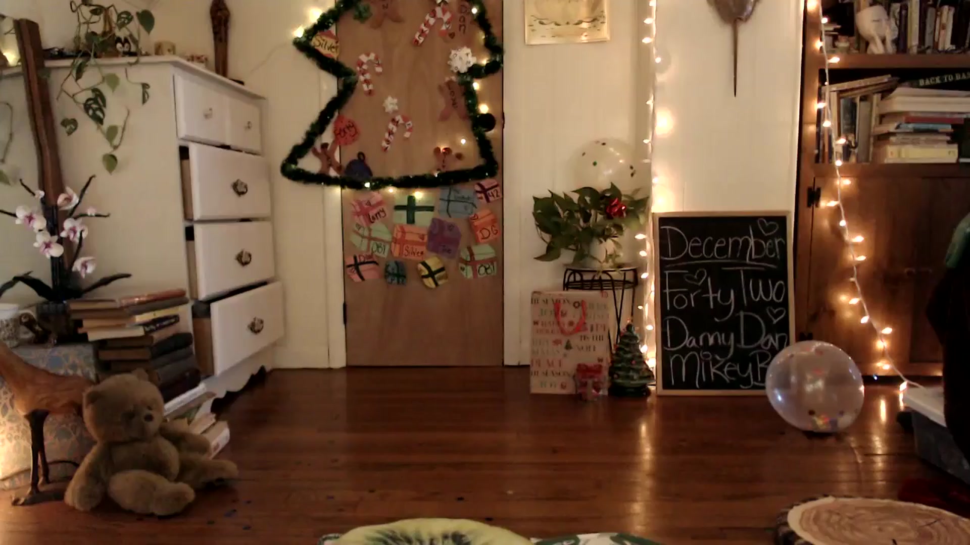 Gallery image thumbnail from WildflowerEm's myfreecams stream on, 12/31/2024, 21:51 image 13 of 20