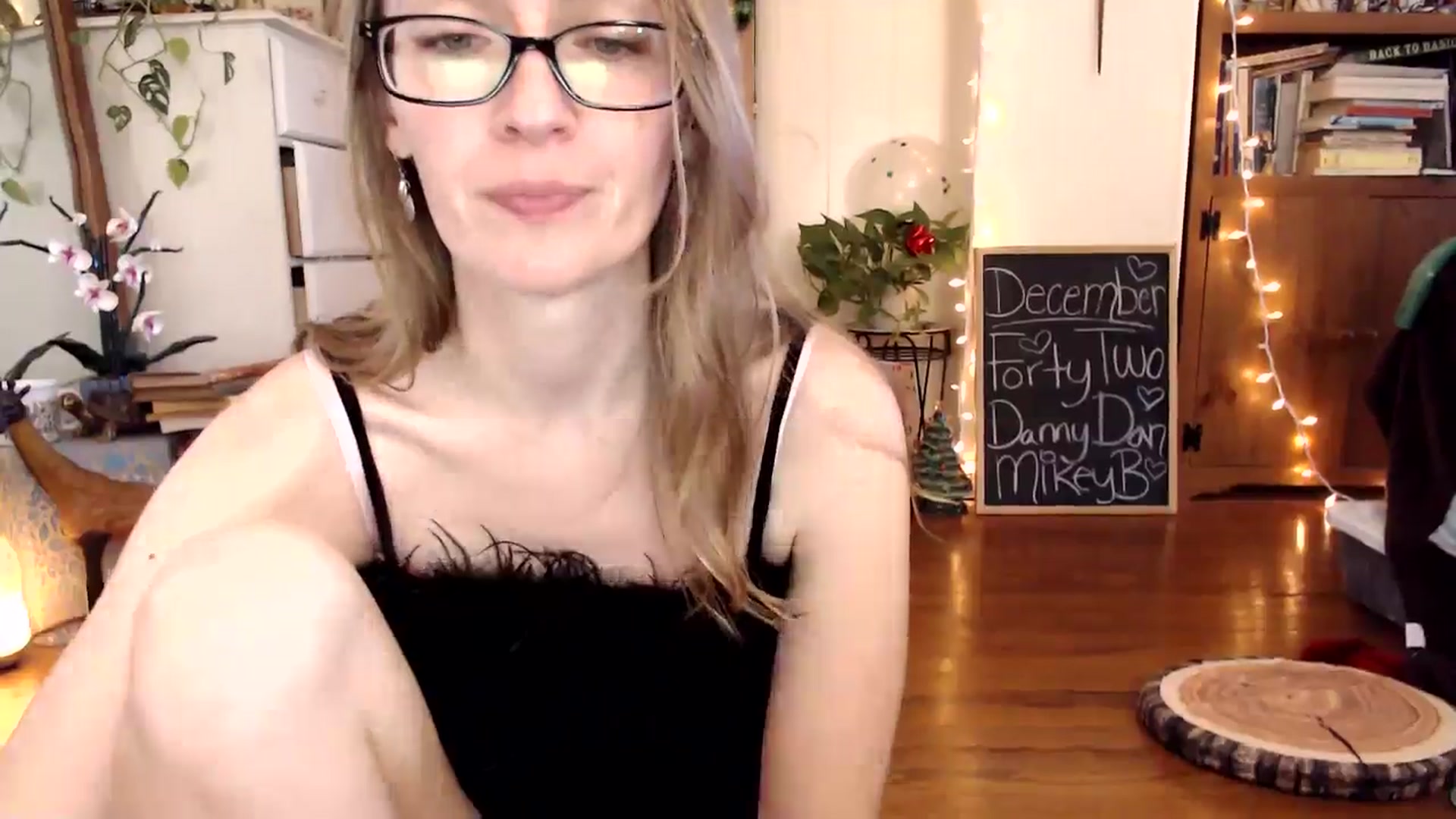 Gallery image thumbnail from WildflowerEm's myfreecams stream on, 12/31/2024, 21:51 image 6 of 20