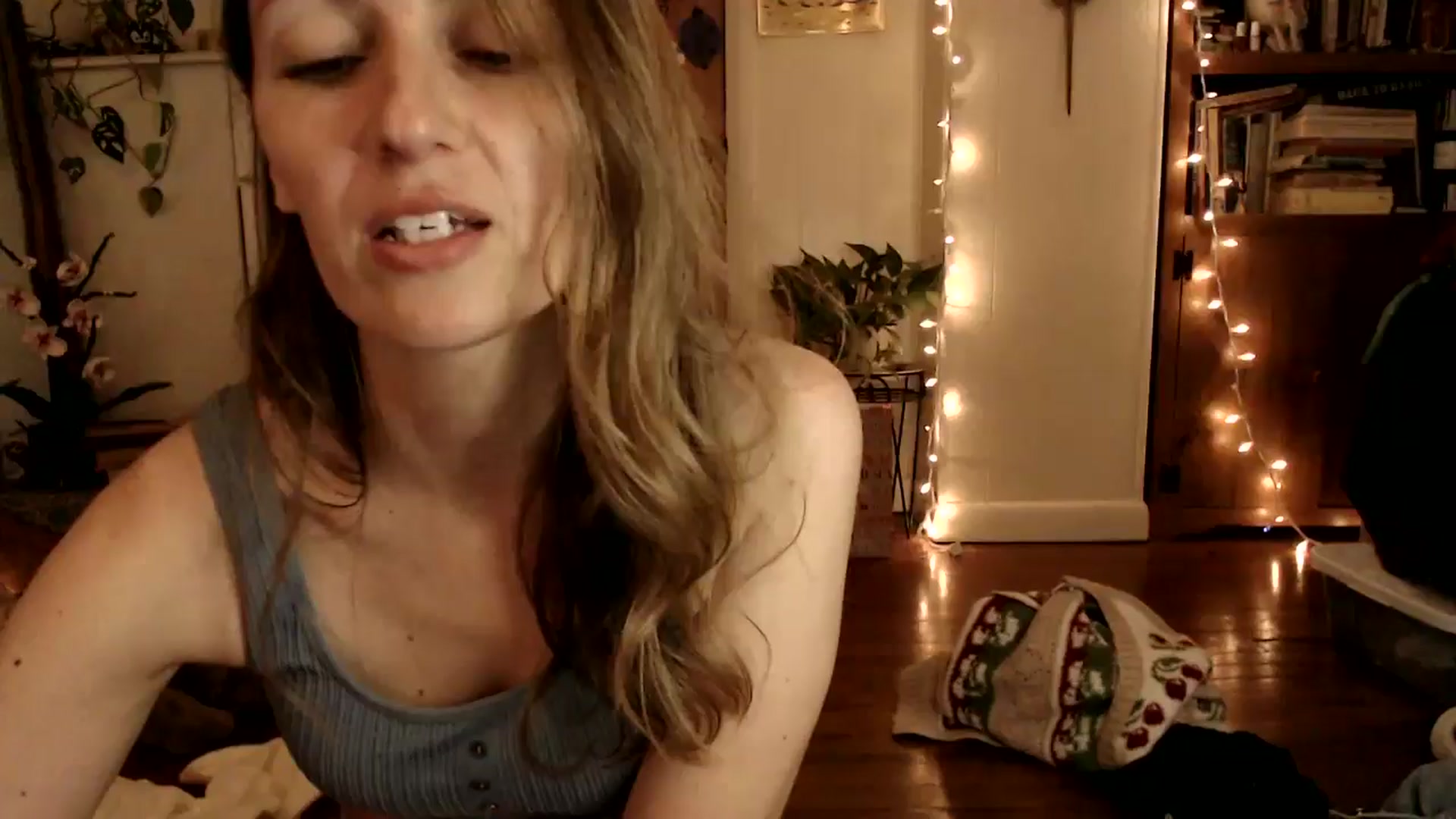 Gallery image thumbnail from WildflowerEm's myfreecams stream on, 01/06/2025, 24:10 image 14 of 20