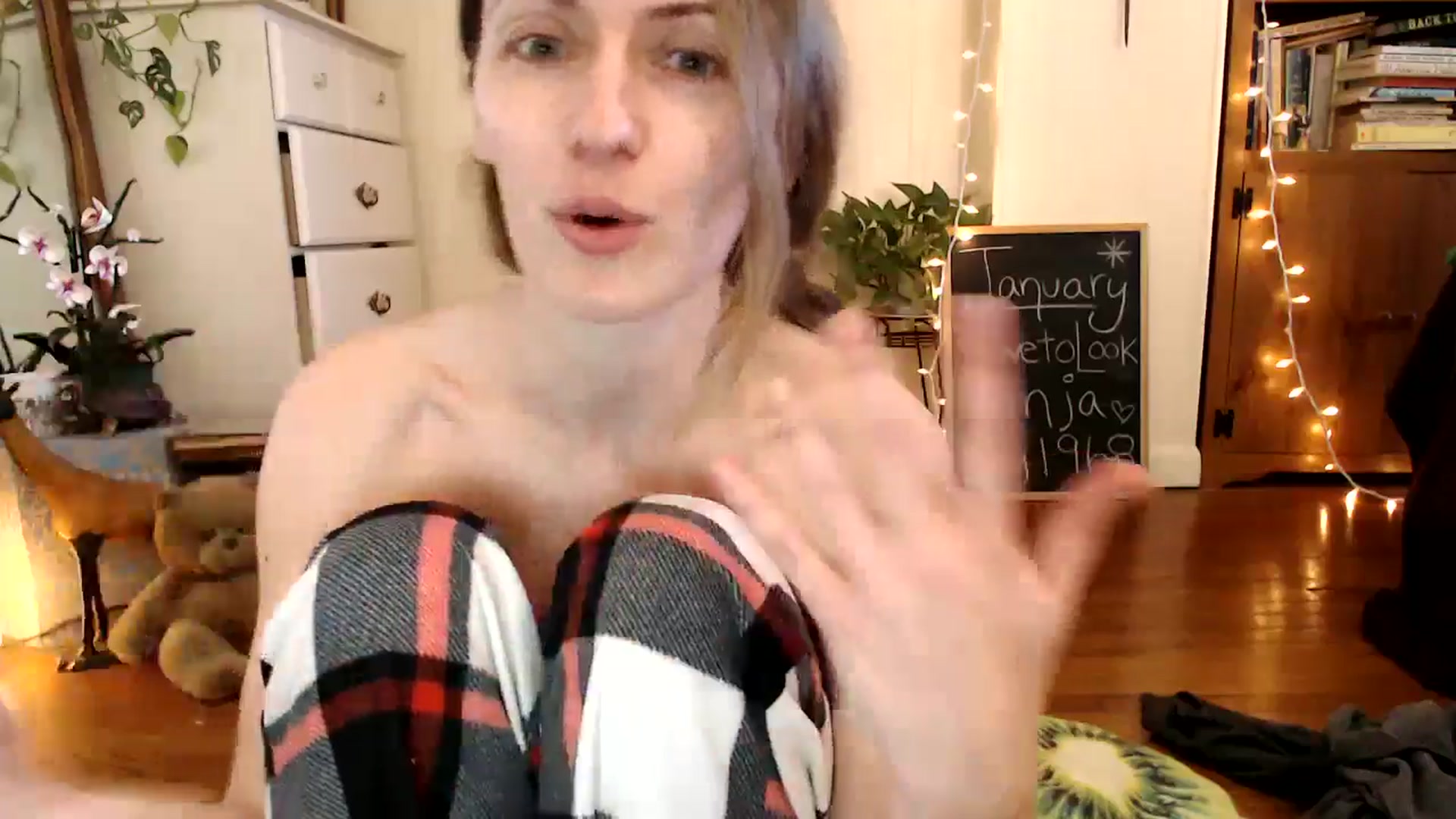 Gallery image thumbnail from WildflowerEm's myfreecams stream on, 01/07/2025, 20:05 image 13 of 20