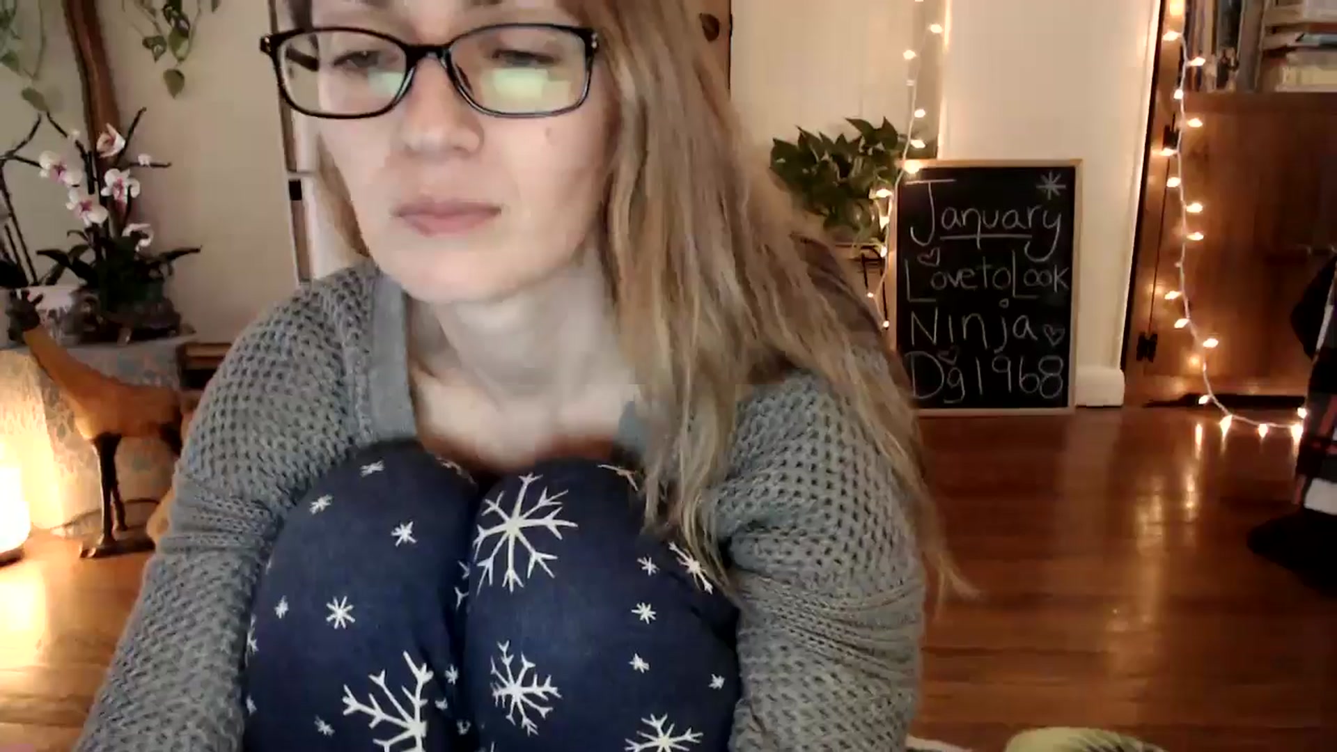 Gallery image thumbnail from WildflowerEm's myfreecams stream on, 01/09/2025, 20:05 image 14 of 20