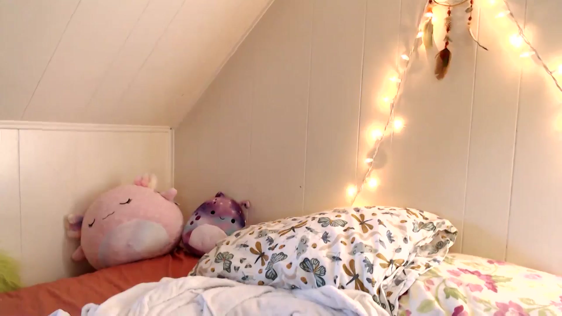 Gallery image thumbnail from WildflowerEm's myfreecams stream on, 01/14/2025, 18:31 image 20 of 20