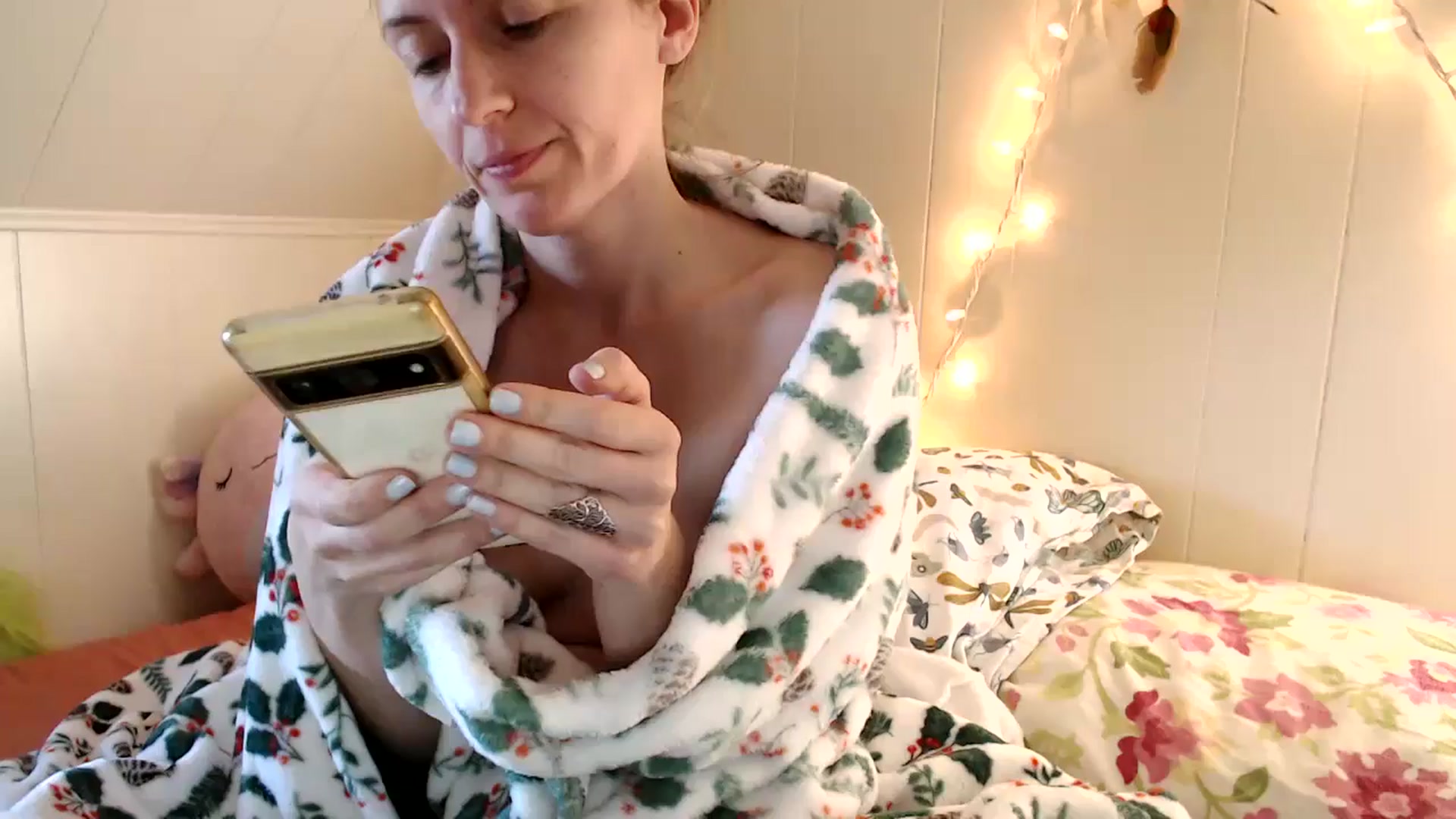 Gallery image thumbnail from WildflowerEm's myfreecams stream on, 01/14/2025, 18:31 image 16 of 20