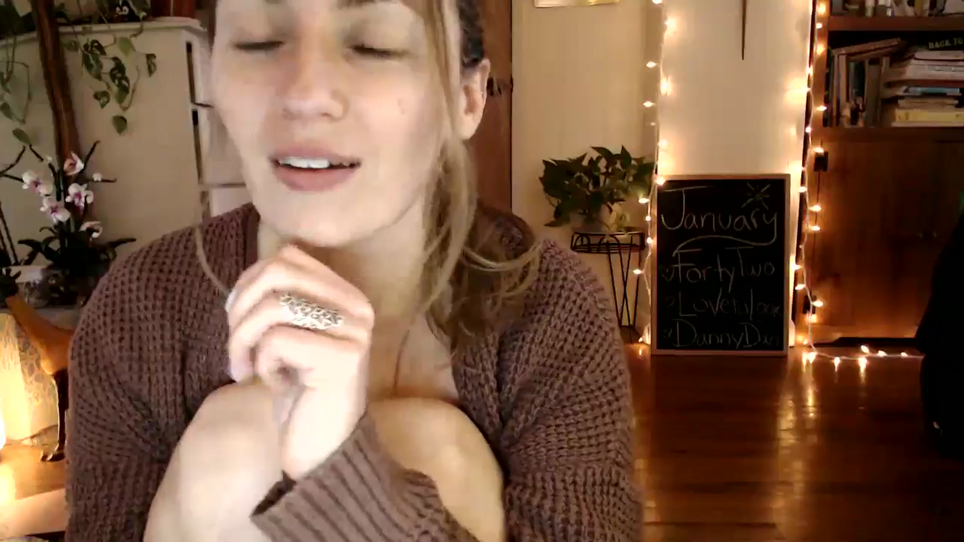 Gallery image thumbnail from WildflowerEm's myfreecams stream on, 01/16/2025, 19:54 image 20 of 20