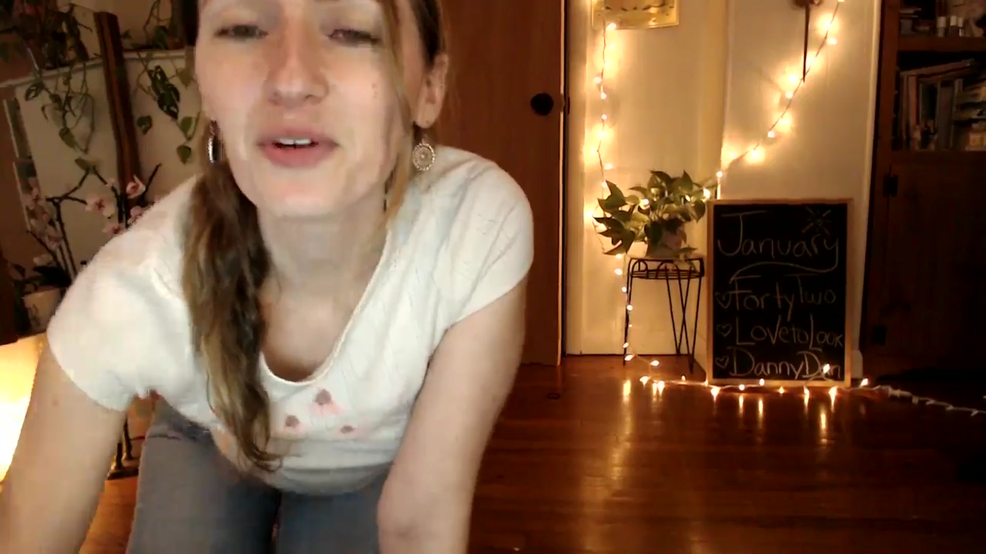 Gallery image thumbnail from WildflowerEm's myfreecams stream on, 01/19/2025, 23:32 image 2 of 20