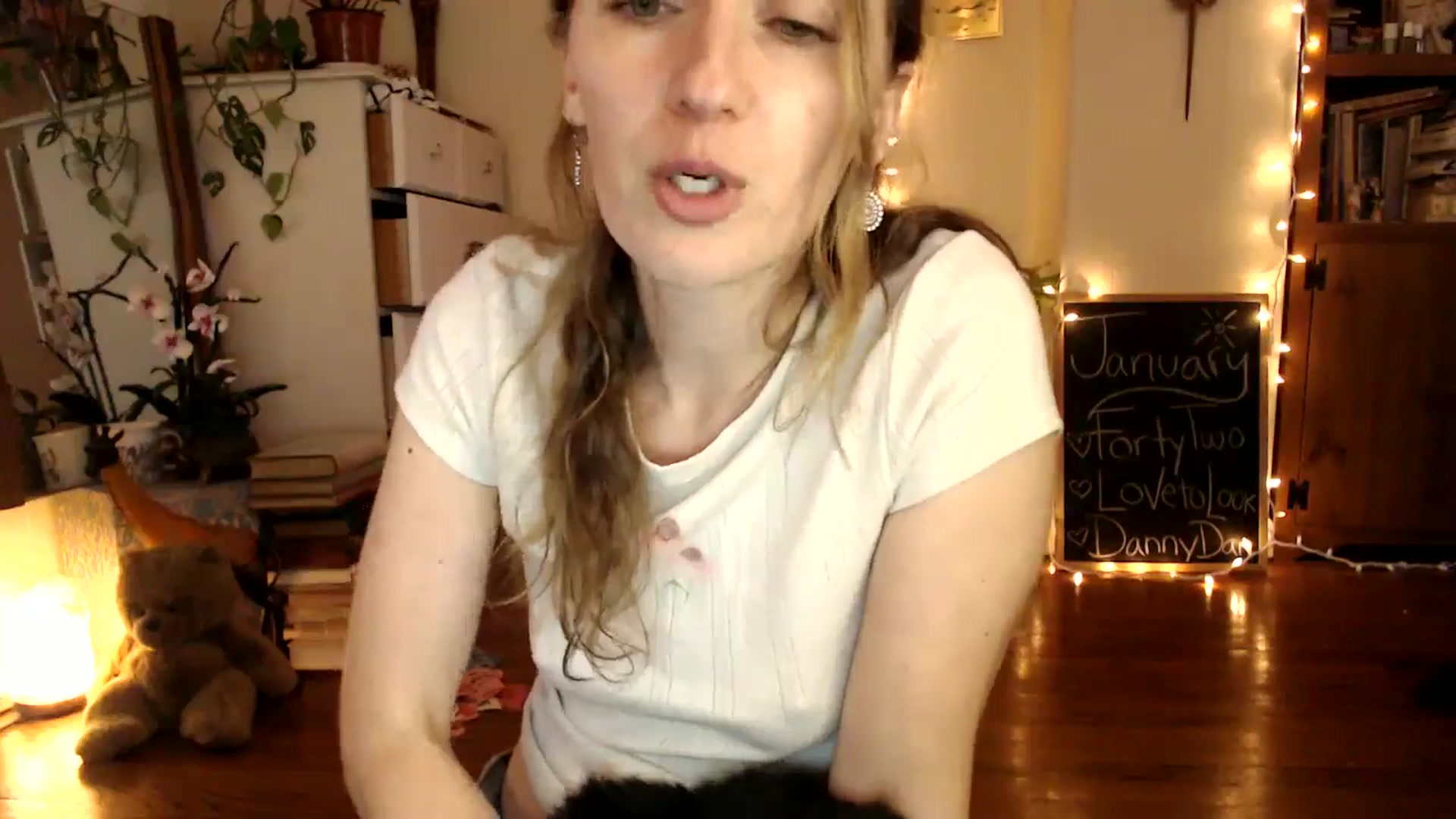 Gallery image thumbnail from WildflowerEm's myfreecams stream on, 01/19/2025, 23:32 image 3 of 20