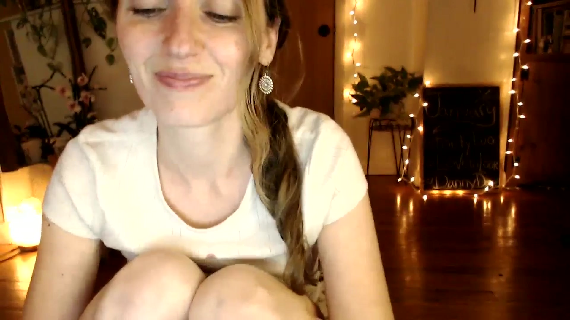 Gallery image thumbnail from WildflowerEm's myfreecams stream on, 01/19/2025, 23:32 image 11 of 20