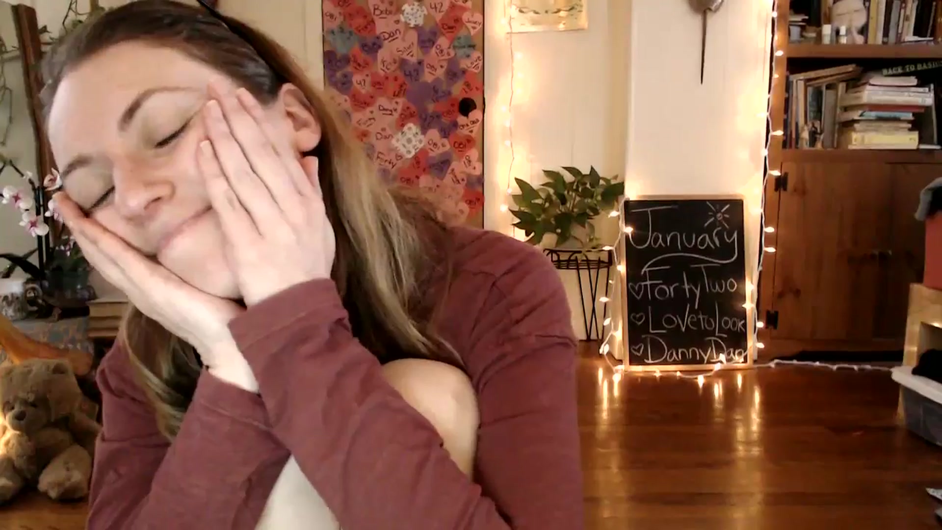 Gallery image thumbnail from WildflowerEm's myfreecams stream on, 01/29/2025, 20:03 image 11 of 20