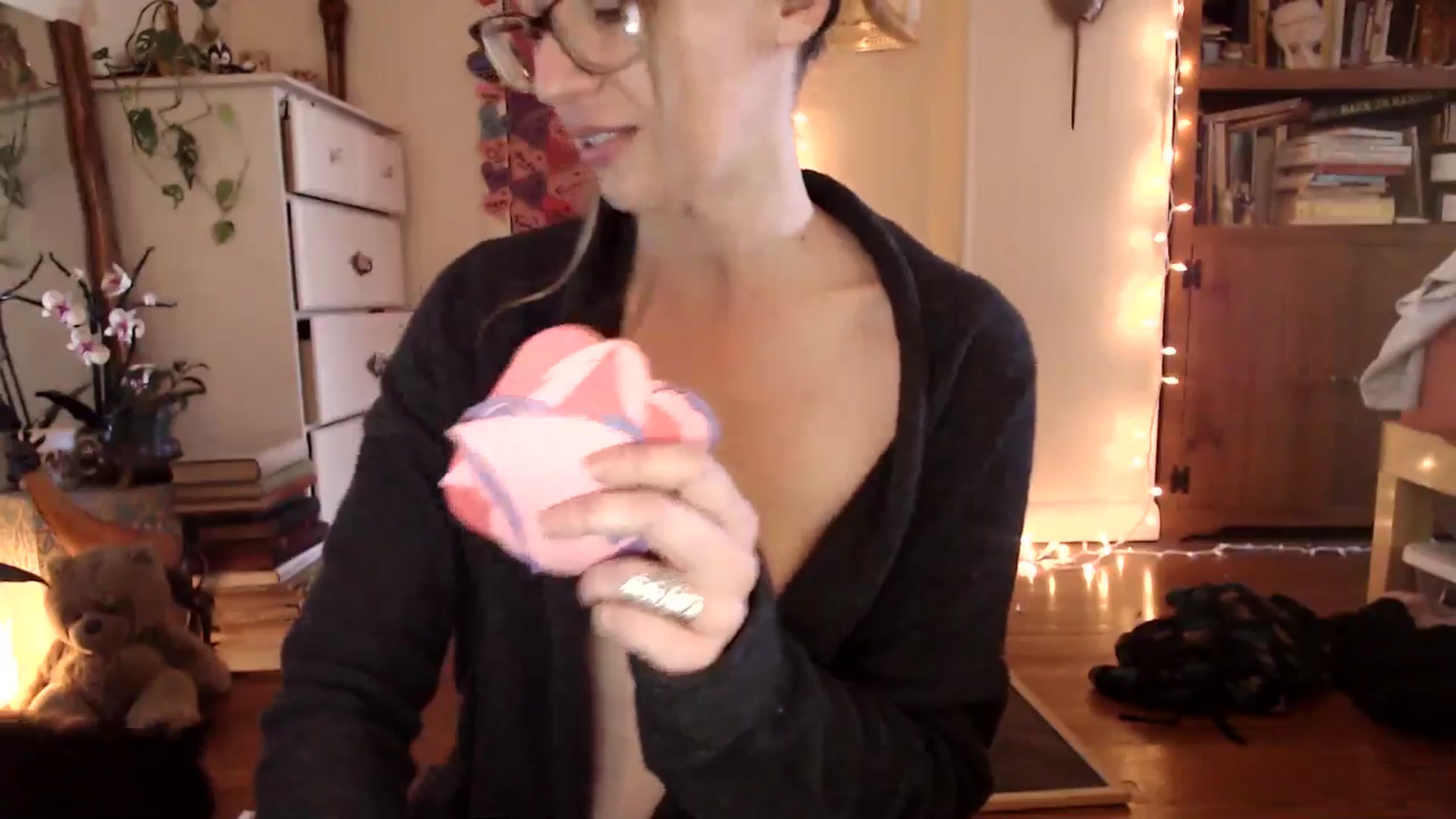 Gallery image thumbnail from WildflowerEm's myfreecams stream on, 02/04/2025, 19:37 image 7 of 20