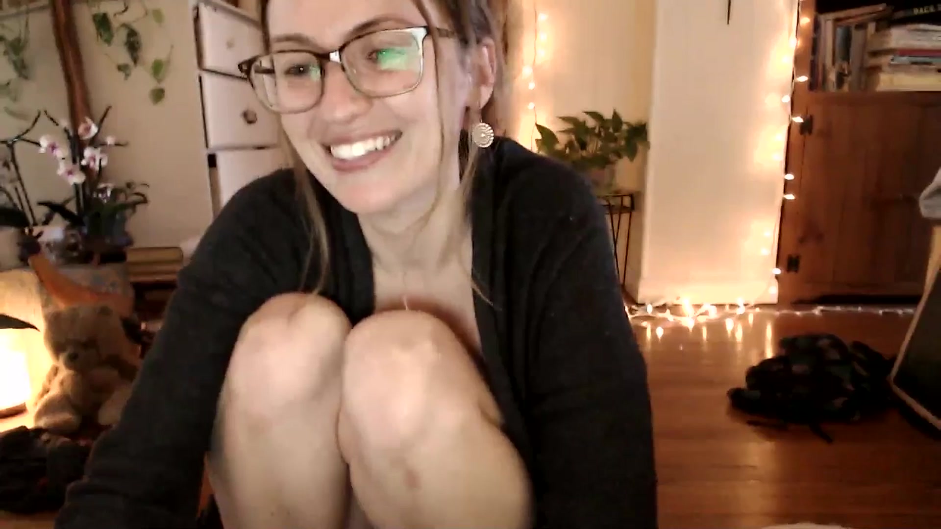 Gallery image thumbnail from WildflowerEm's myfreecams stream on, 02/04/2025, 19:37 image 19 of 20