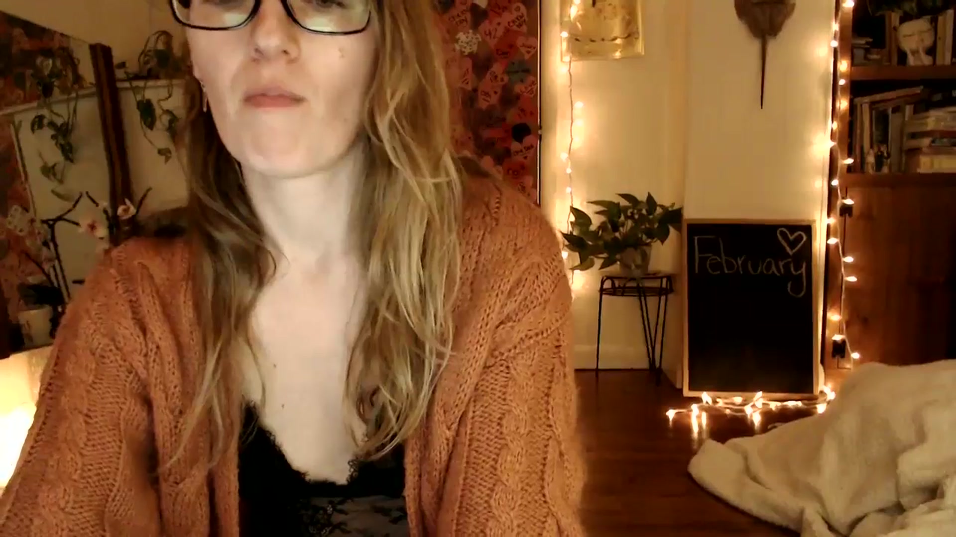 Gallery image thumbnail from WildflowerEm's myfreecams stream on, 02/08/2025, 23:06 image 14 of 20