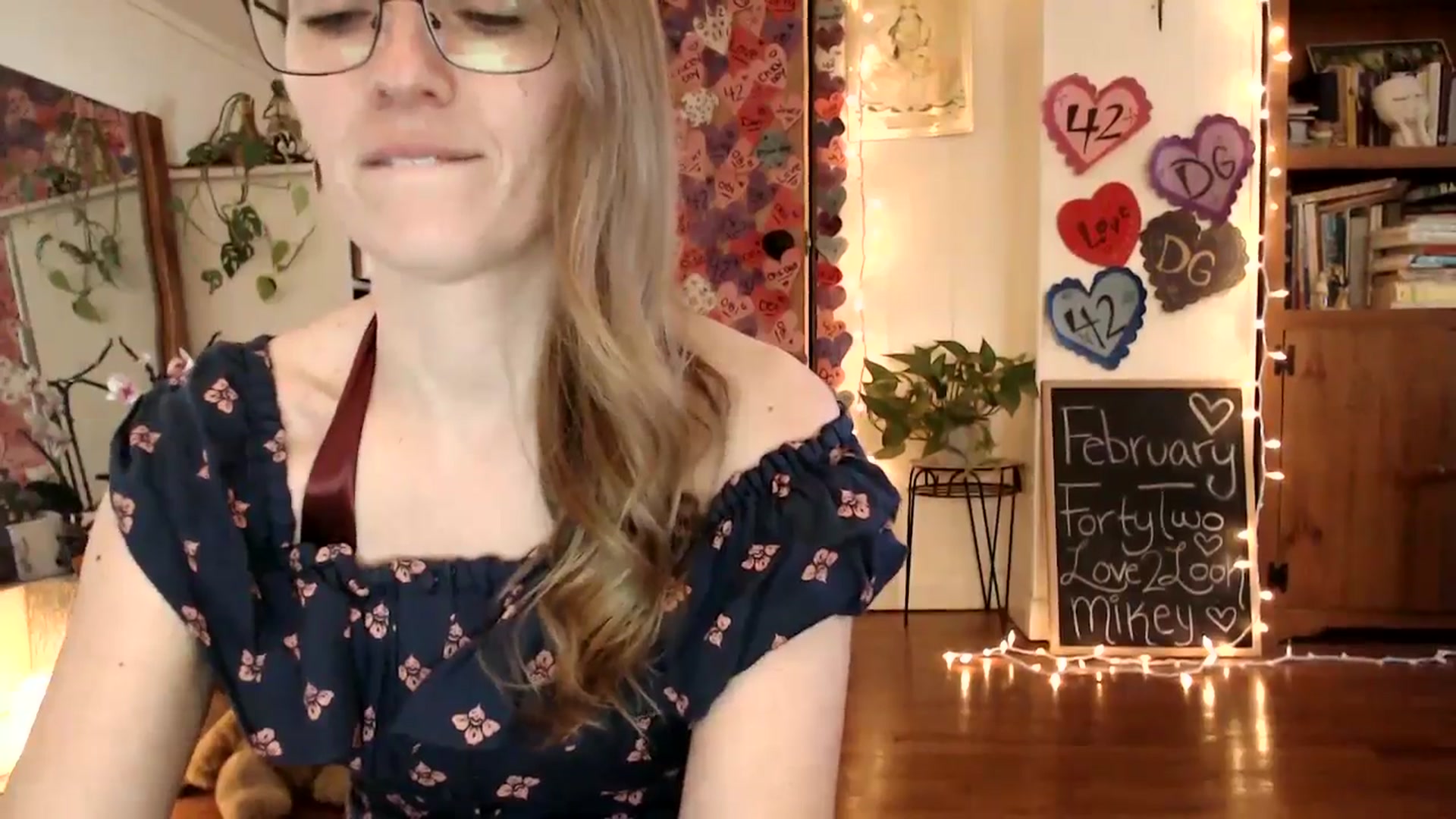 Gallery image thumbnail from WildflowerEm's myfreecams stream on, 02/23/2025, 21:19 image 8 of 20