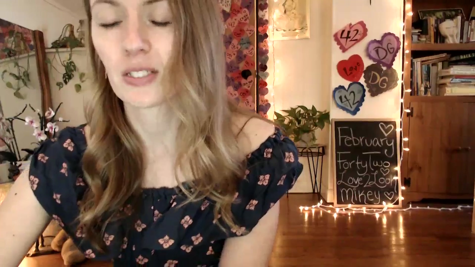 Gallery image thumbnail from WildflowerEm's myfreecams stream on, 02/23/2025, 21:19 image 4 of 20