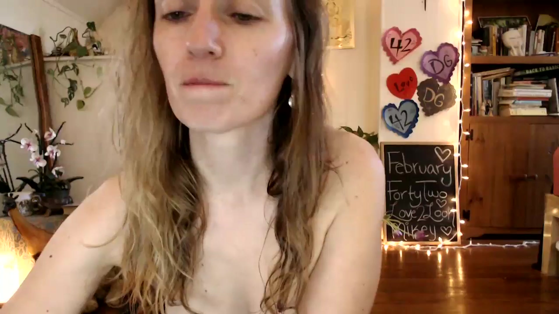 Gallery image thumbnail from WildflowerEm's myfreecams stream on, 02/25/2025, 20:11 image 14 of 20