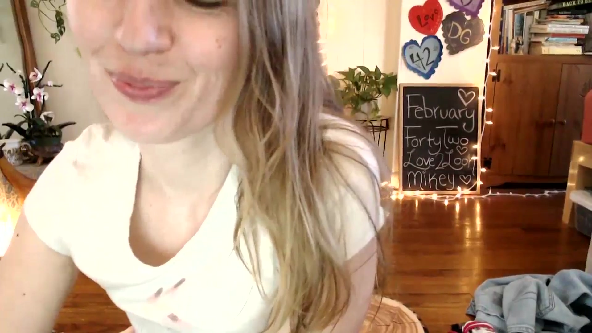 Gallery image thumbnail from WildflowerEm's myfreecams stream on, 02/28/2025, 20:14 image 15 of 20