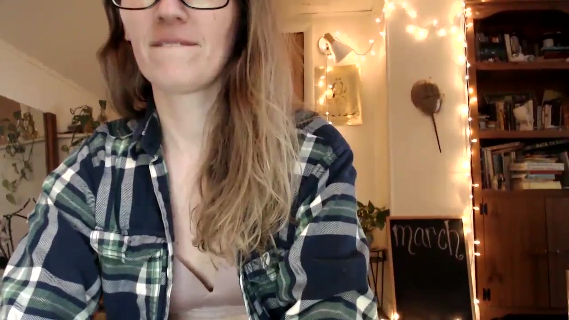 Gallery image thumbnail from WildflowerEm's myfreecams stream on, 03/06/2025, 20:17 image 16 of 20