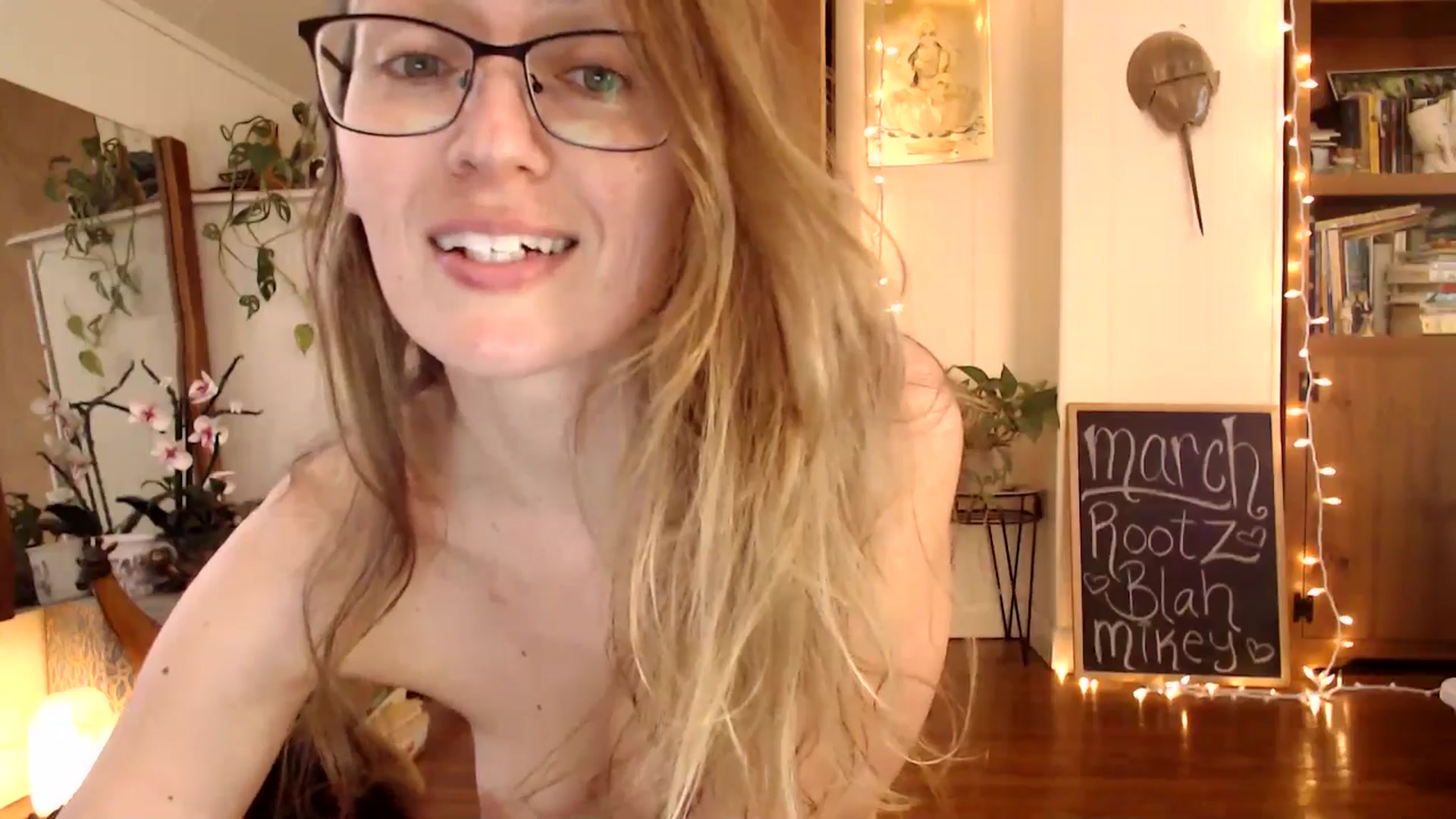 Gallery image thumbnail from WildflowerEm's myfreecams stream on, 03/07/2025, 20:20 image 18 of 20