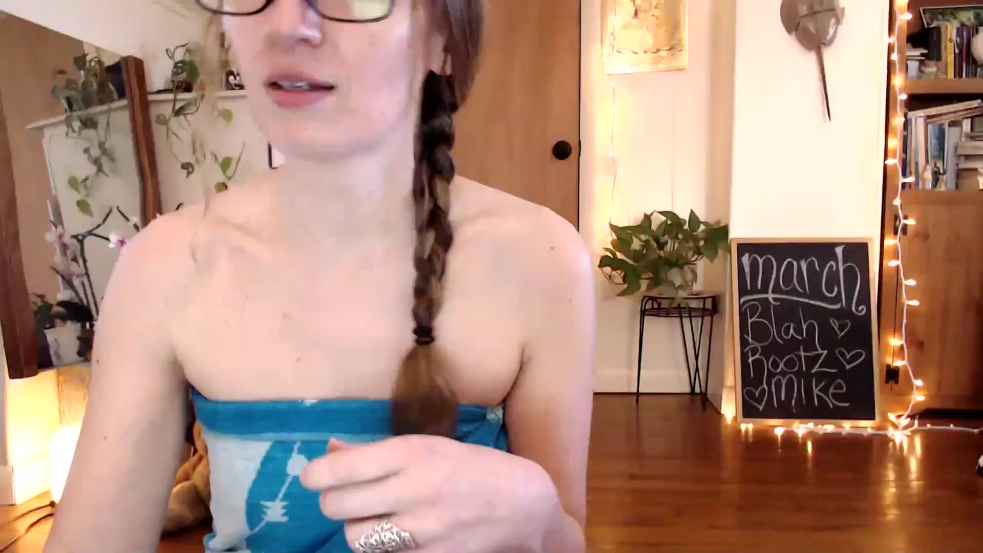 Gallery image thumbnail from WildflowerEm's myfreecams stream on, 03/11/2025, 19:03 image 1 of 20