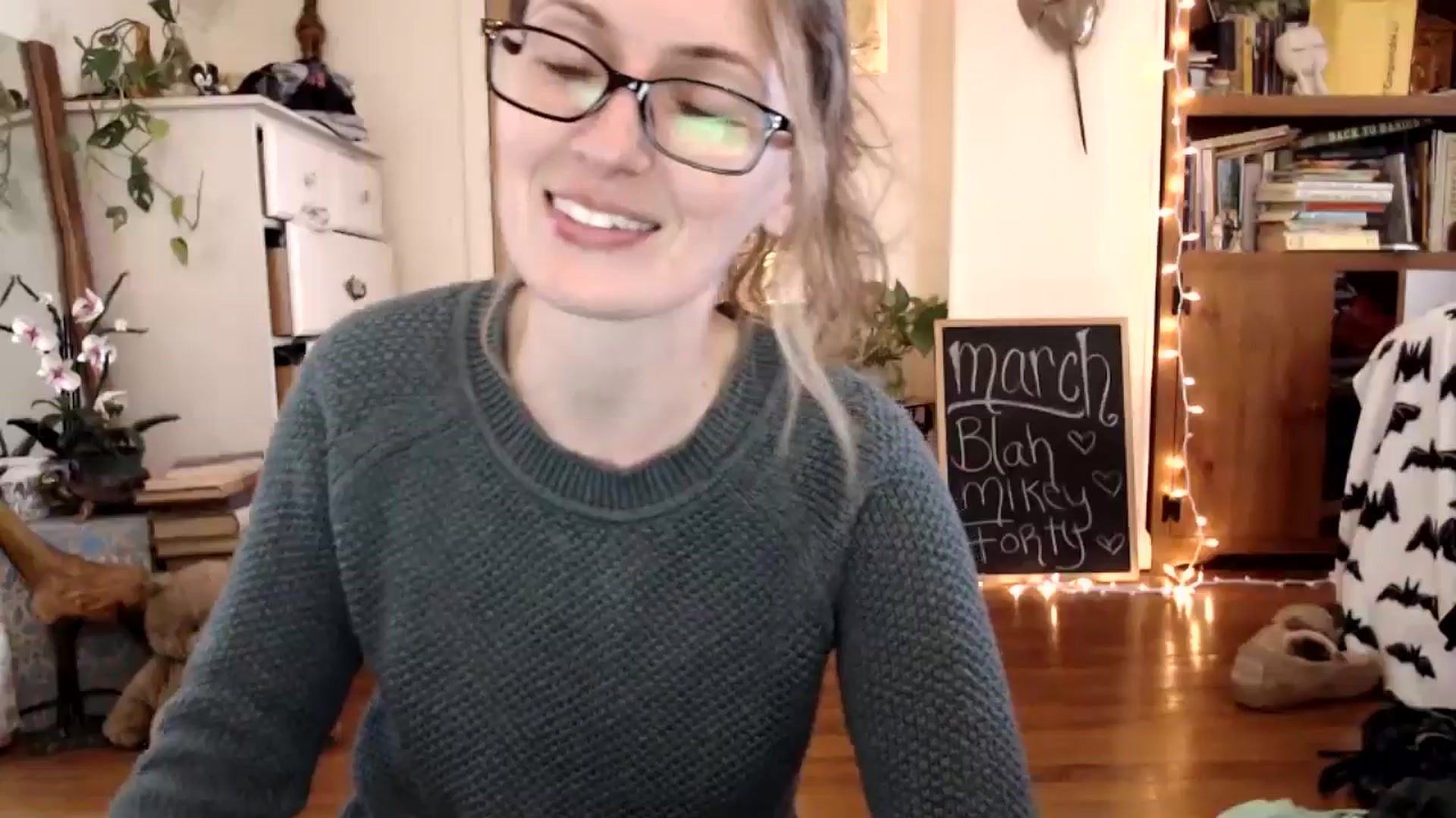Gallery image thumbnail from WildflowerEm's myfreecams stream on, 03/18/2025, 19:17 image 4 of 20