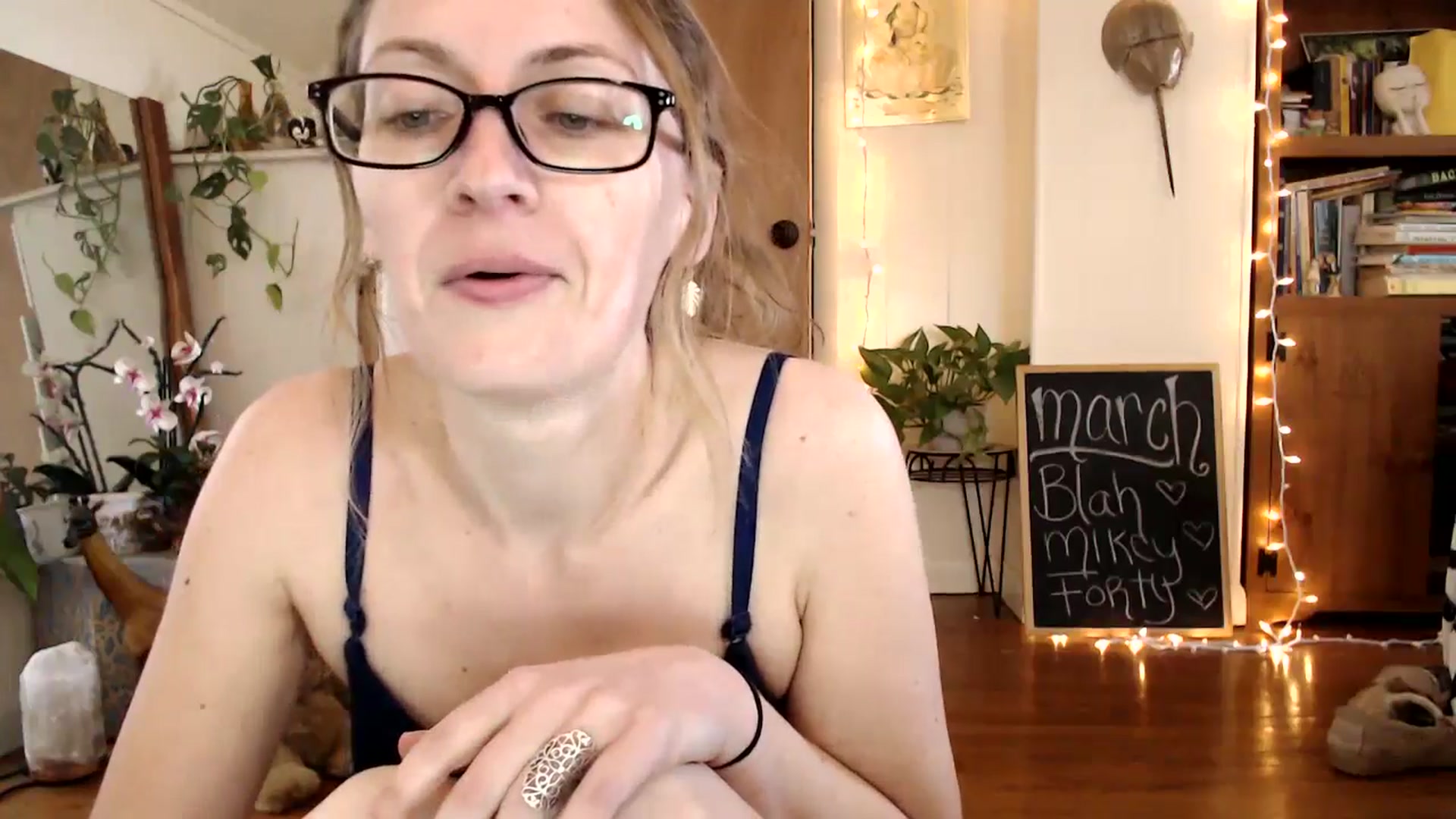 Gallery image thumbnail from WildflowerEm's myfreecams stream on, 03/18/2025, 19:17 image 14 of 20